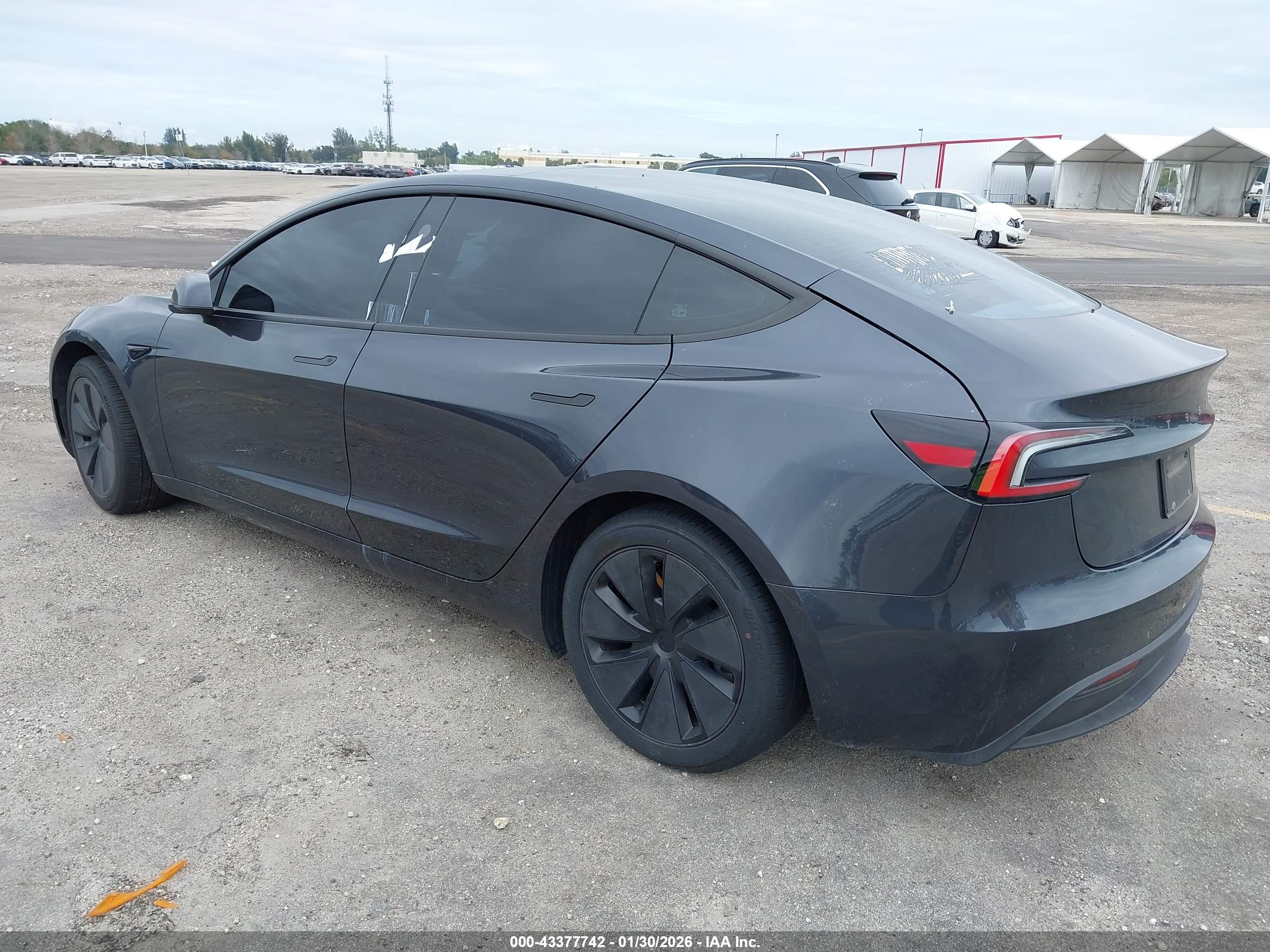 TESLA MODEL image 3