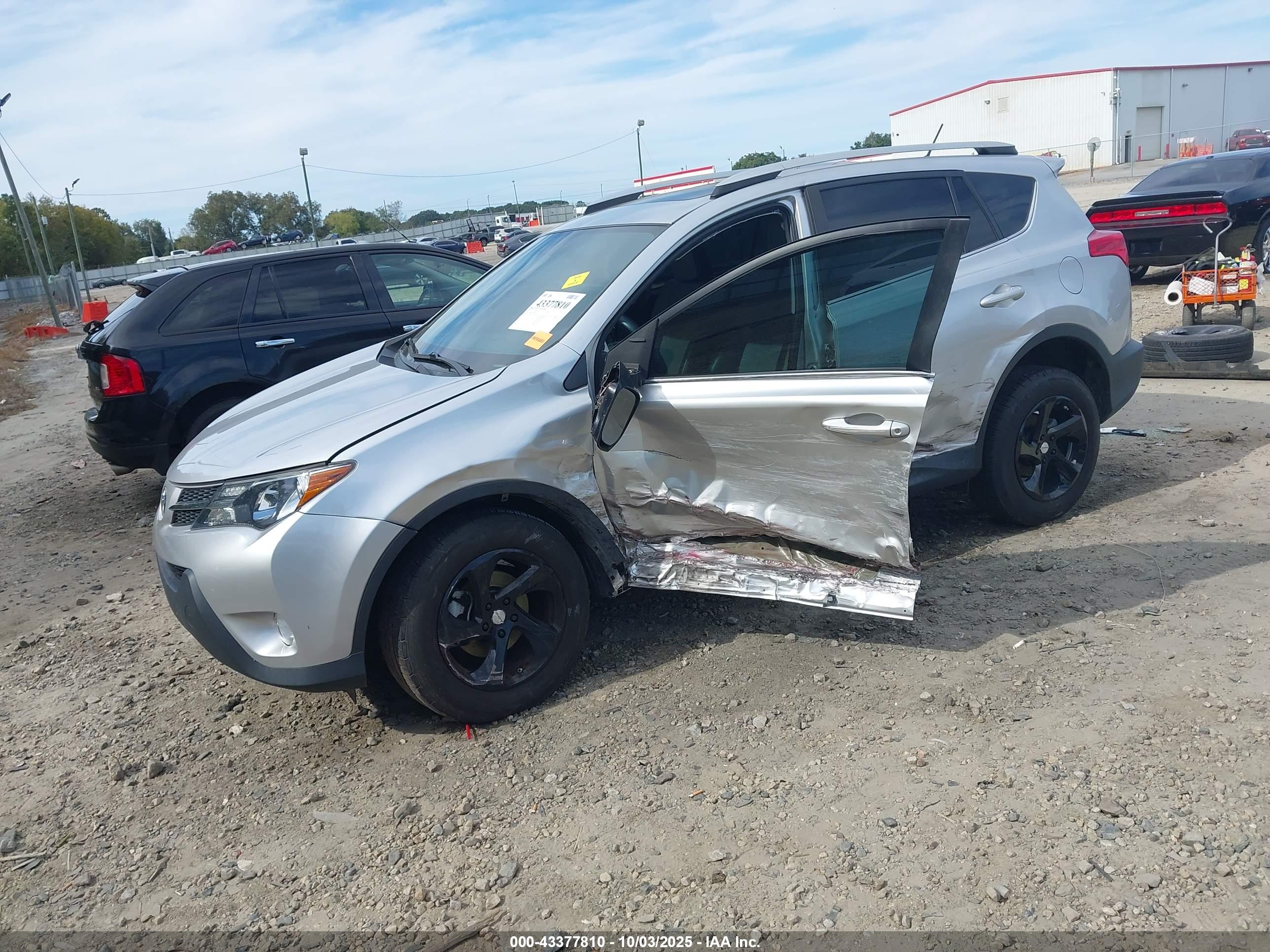 TOYOTA RAV4 image 2