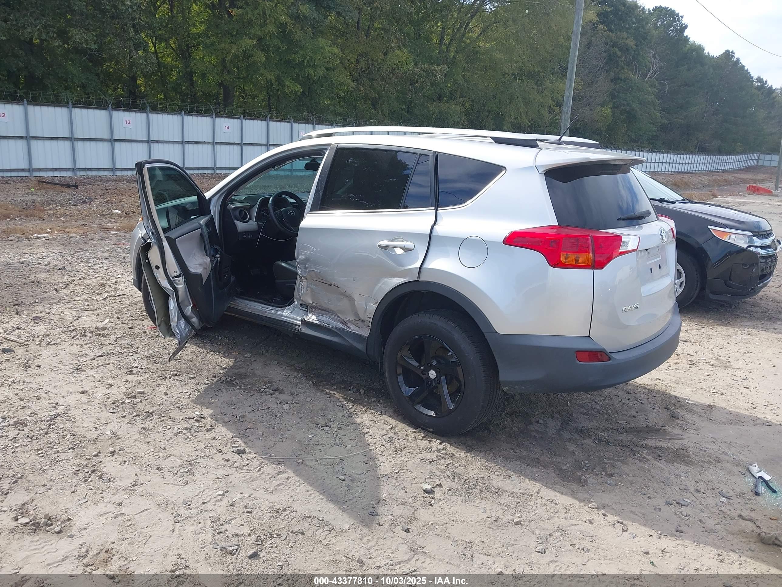 TOYOTA RAV4 image 3