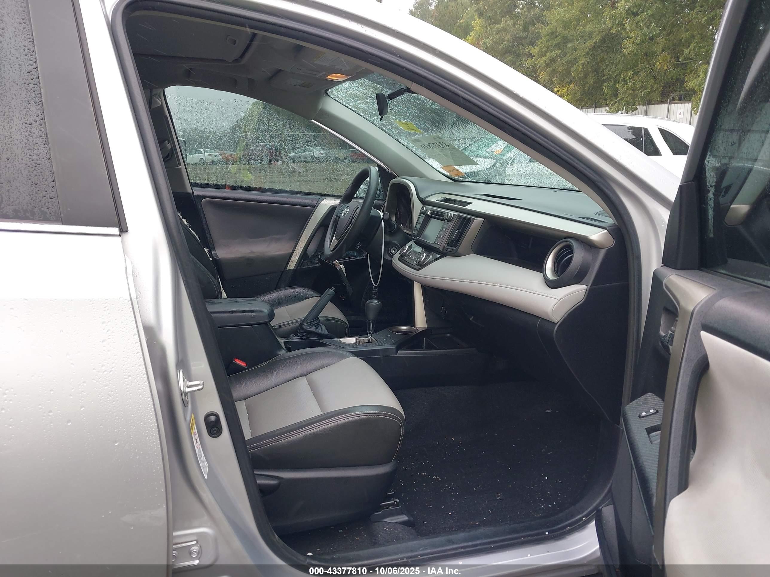 TOYOTA RAV4 image 5