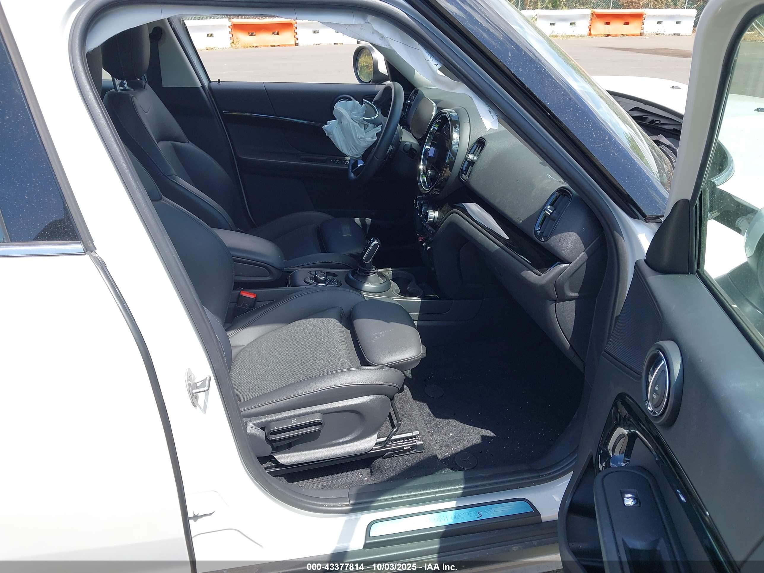 MINI COUNTRYMAN image 5