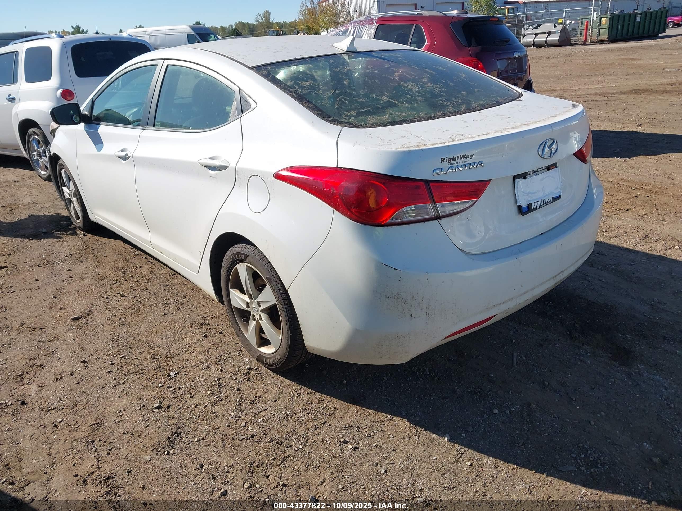 HYUNDAI ELANTRA image 3
