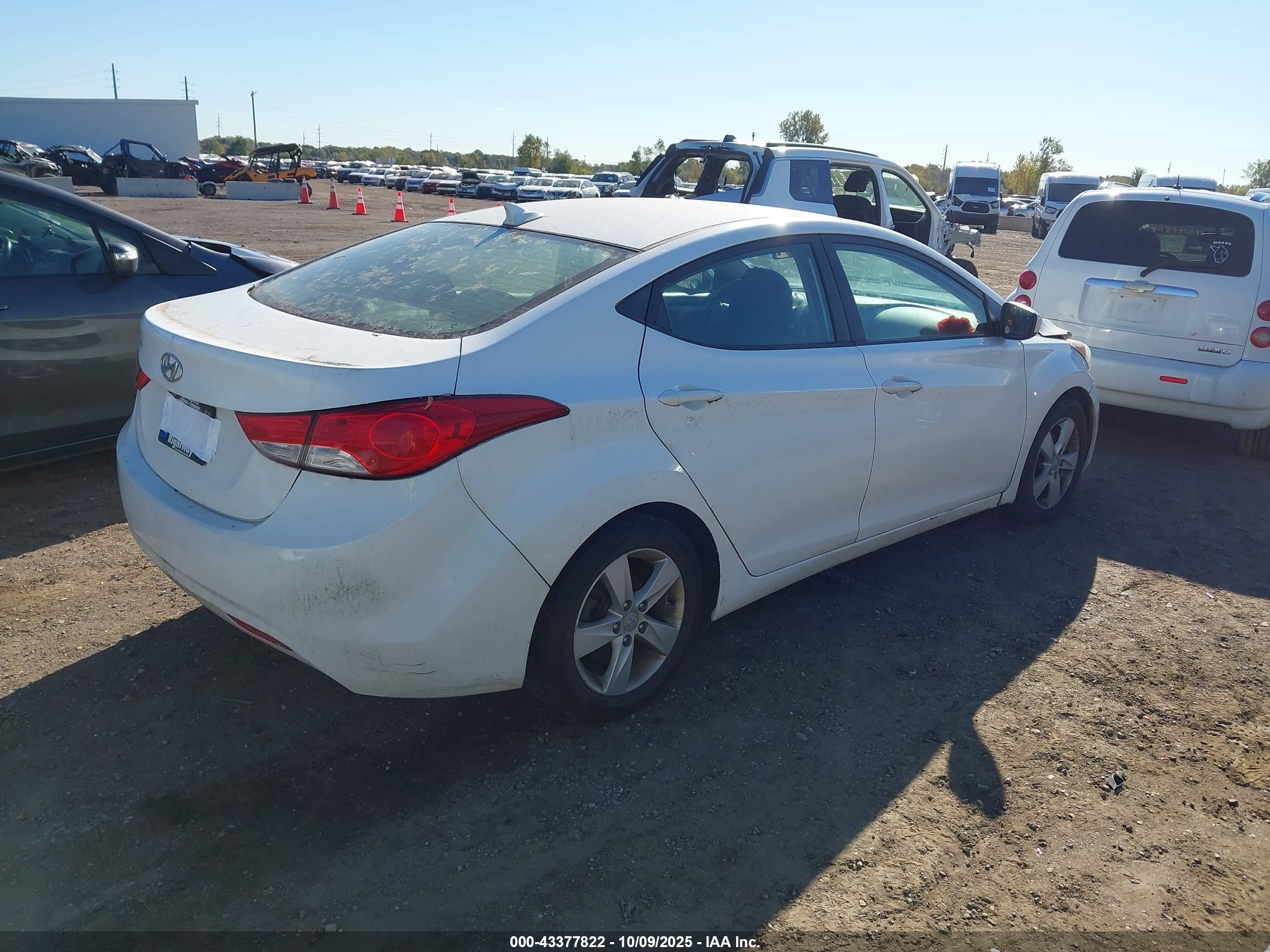 HYUNDAI ELANTRA image 4