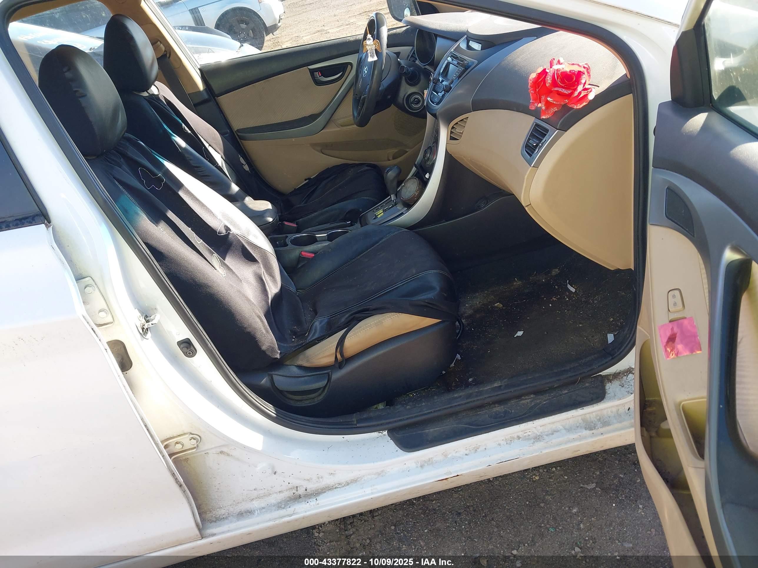 HYUNDAI ELANTRA image 5