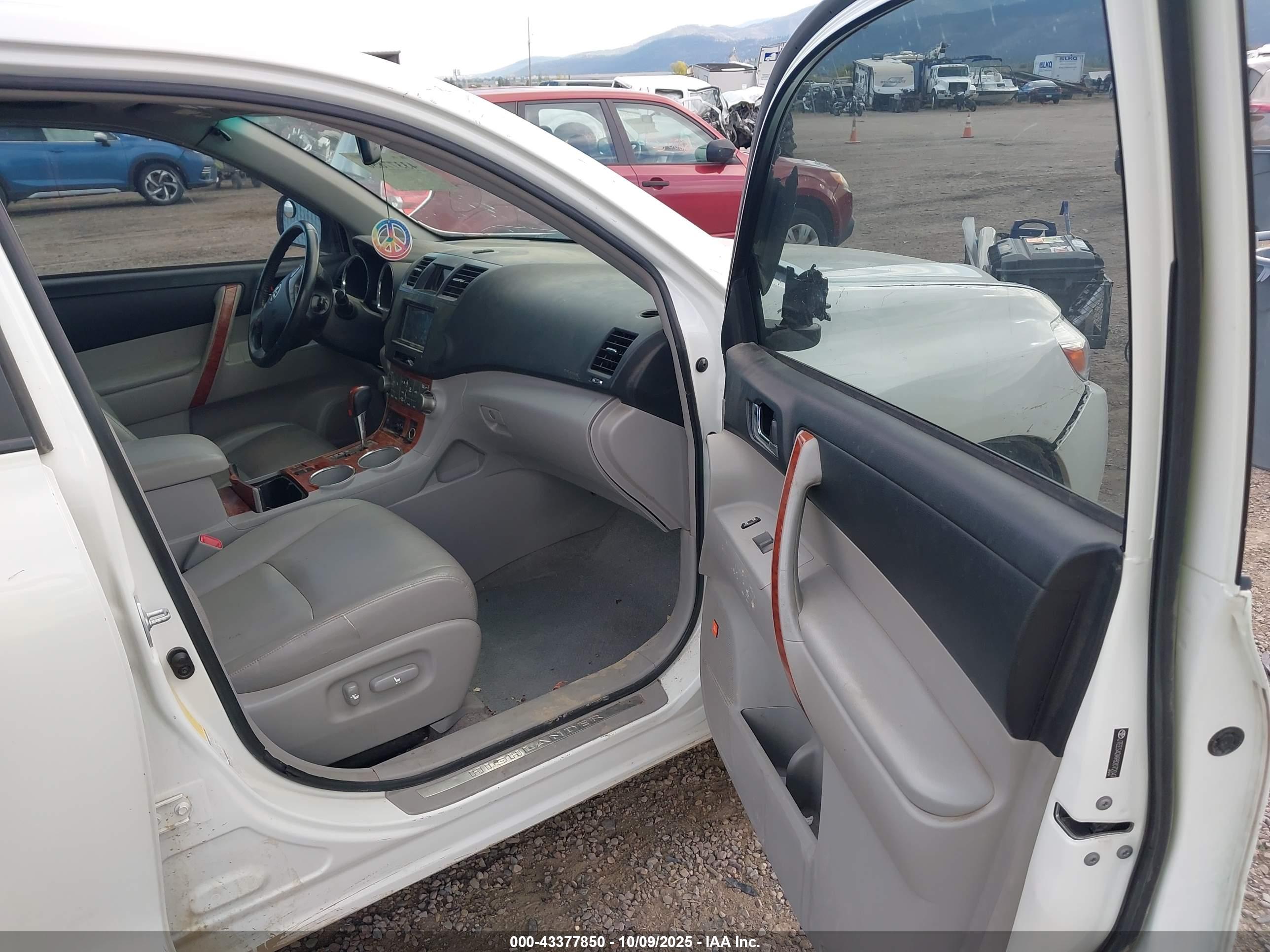 TOYOTA HIGHLANDER image 5