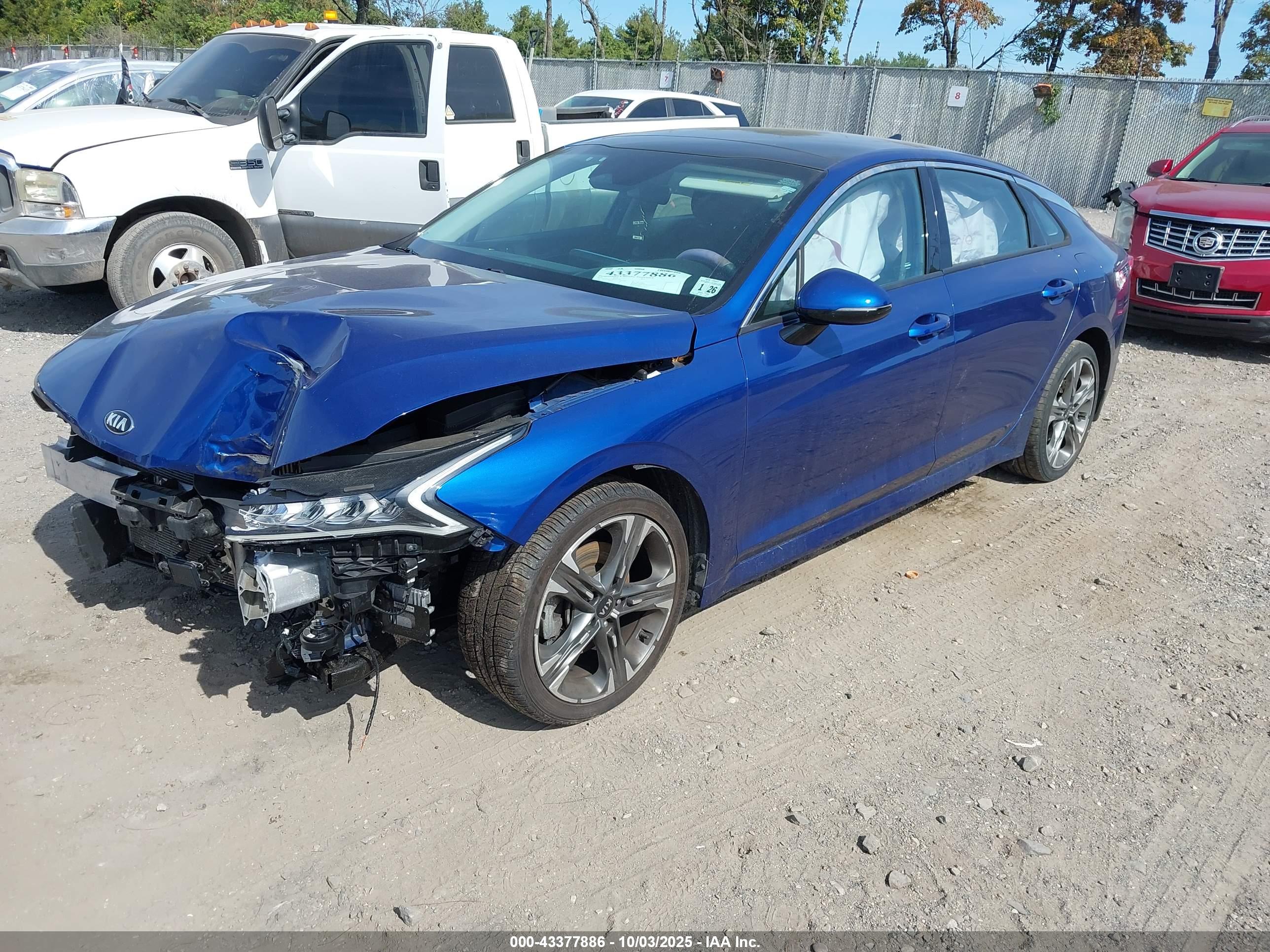 KIA K5 image 2