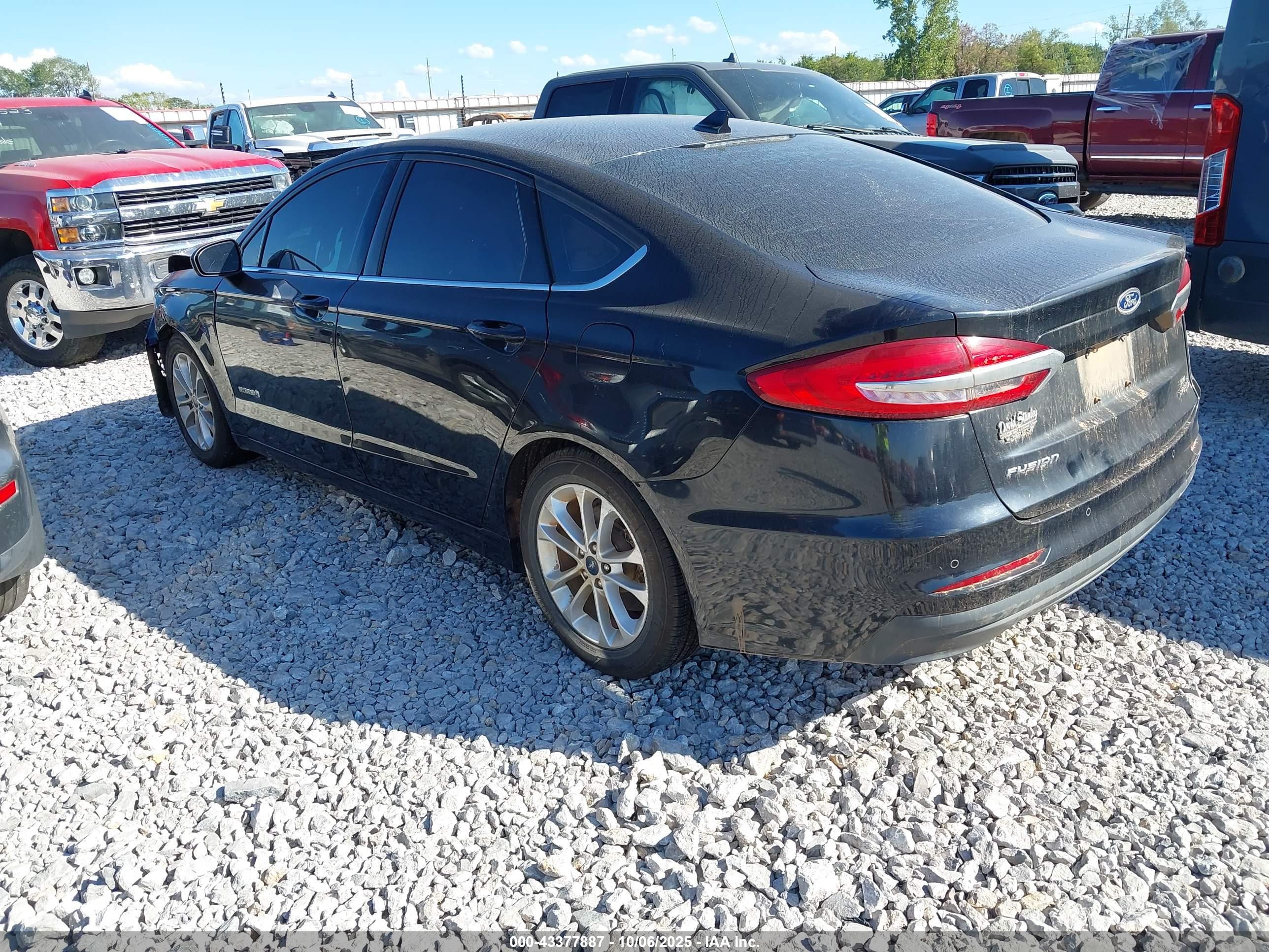 FORD FUSION image 3