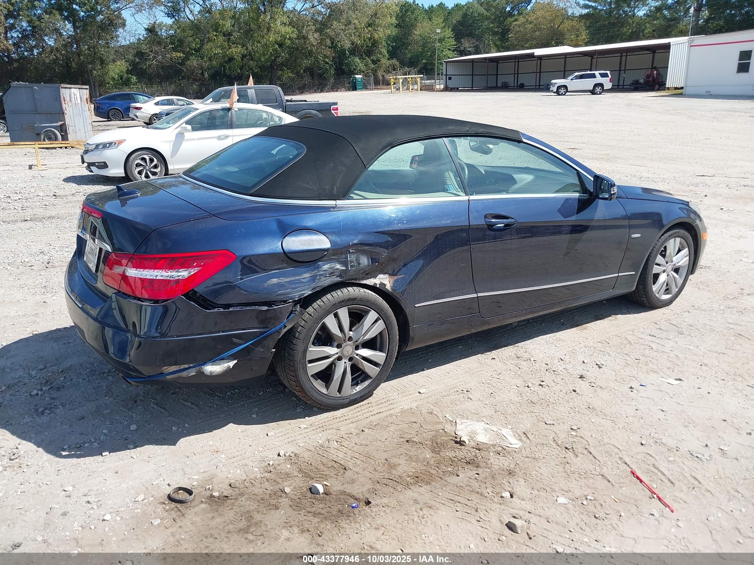 MERCEDES-BENZ E image 4