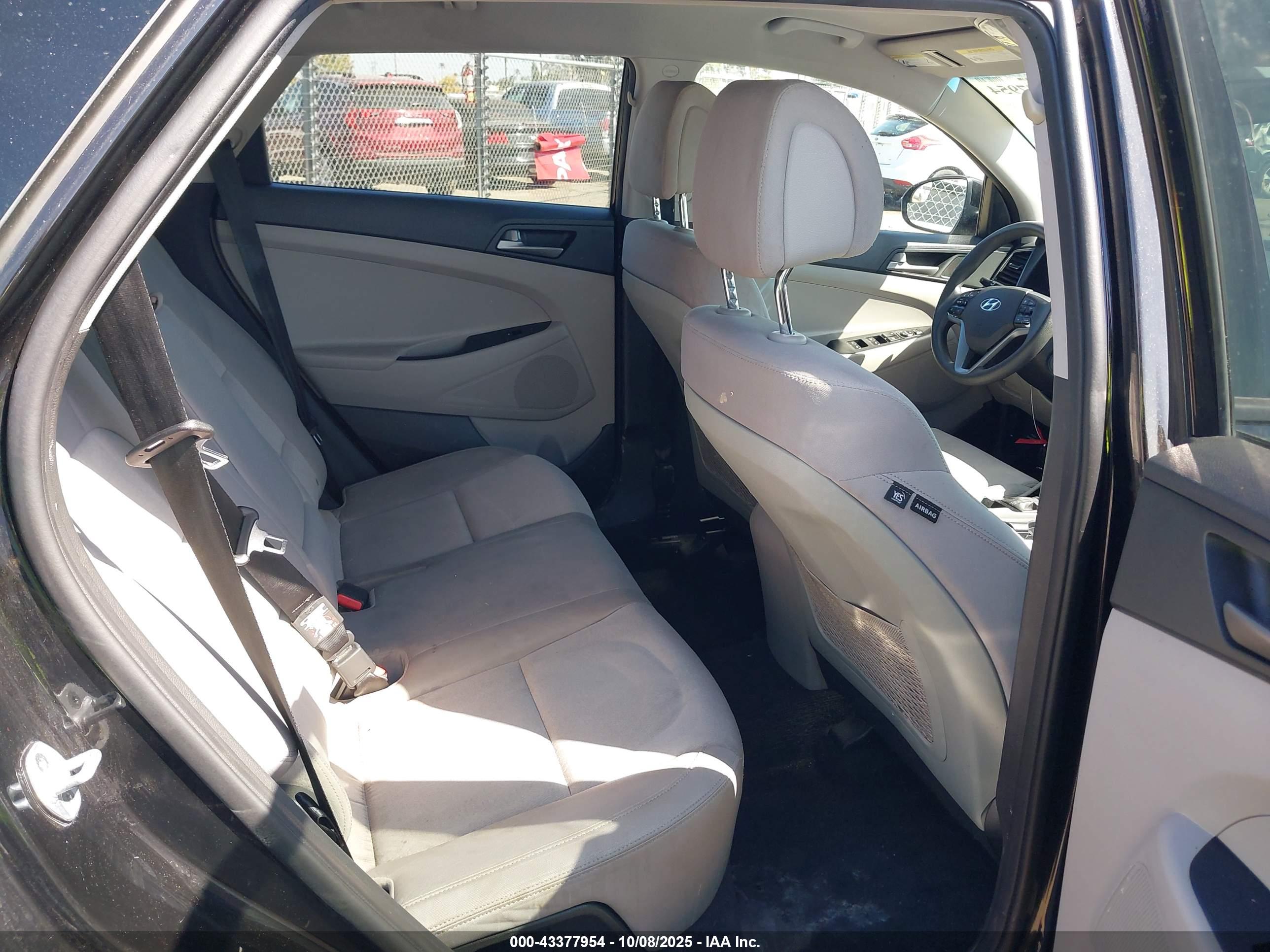 HYUNDAI TUCSON image 8