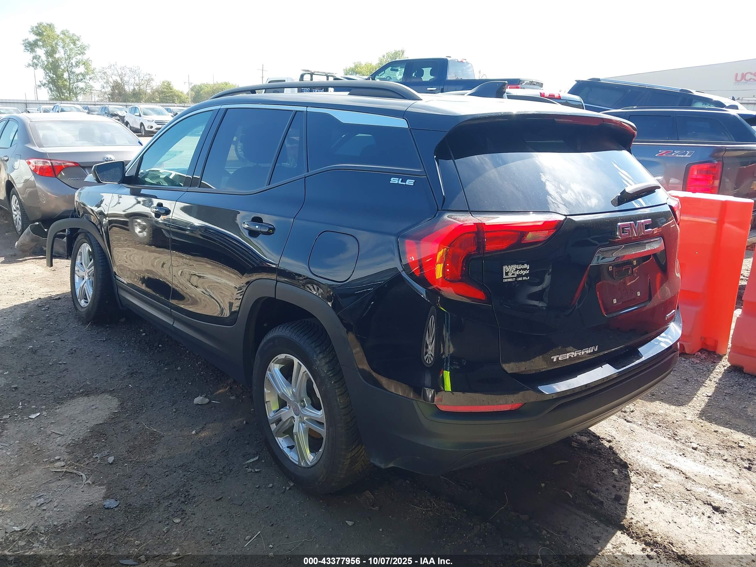 GMC TERRAIN image 3