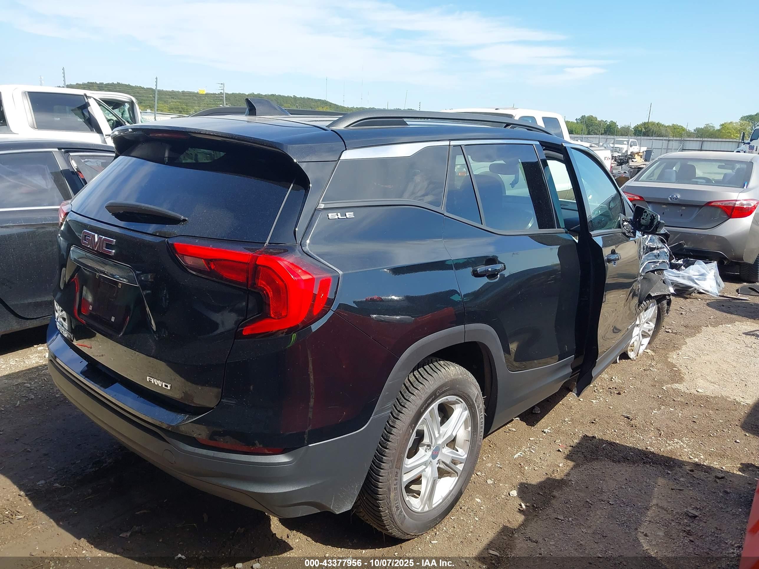 GMC TERRAIN image 4