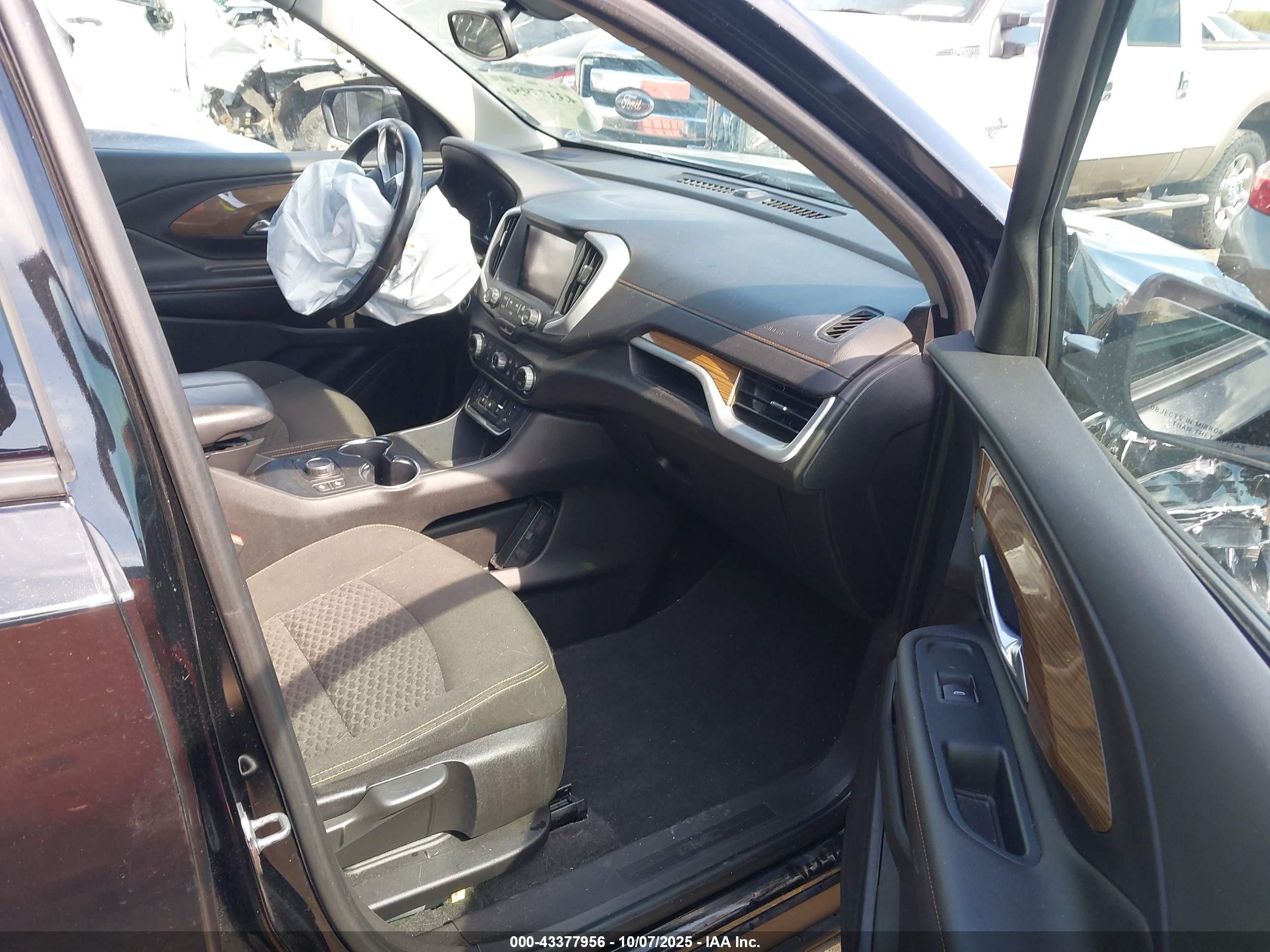 GMC TERRAIN image 5