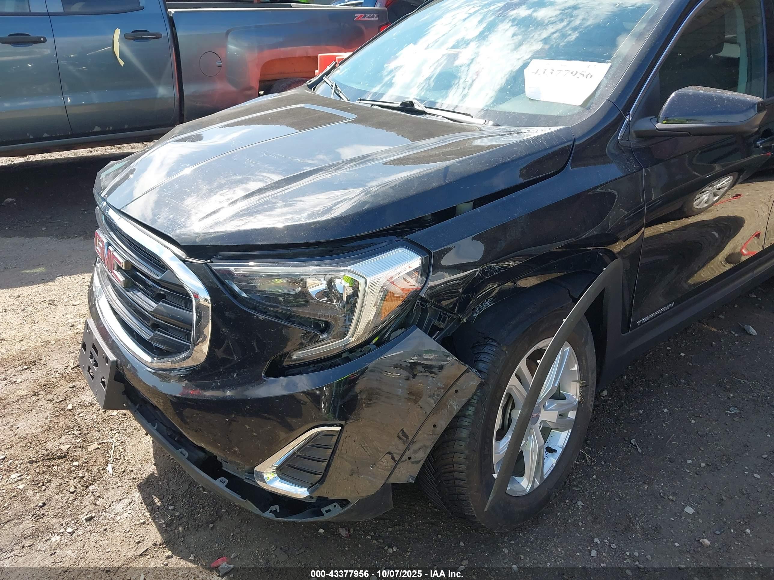 GMC TERRAIN image 6