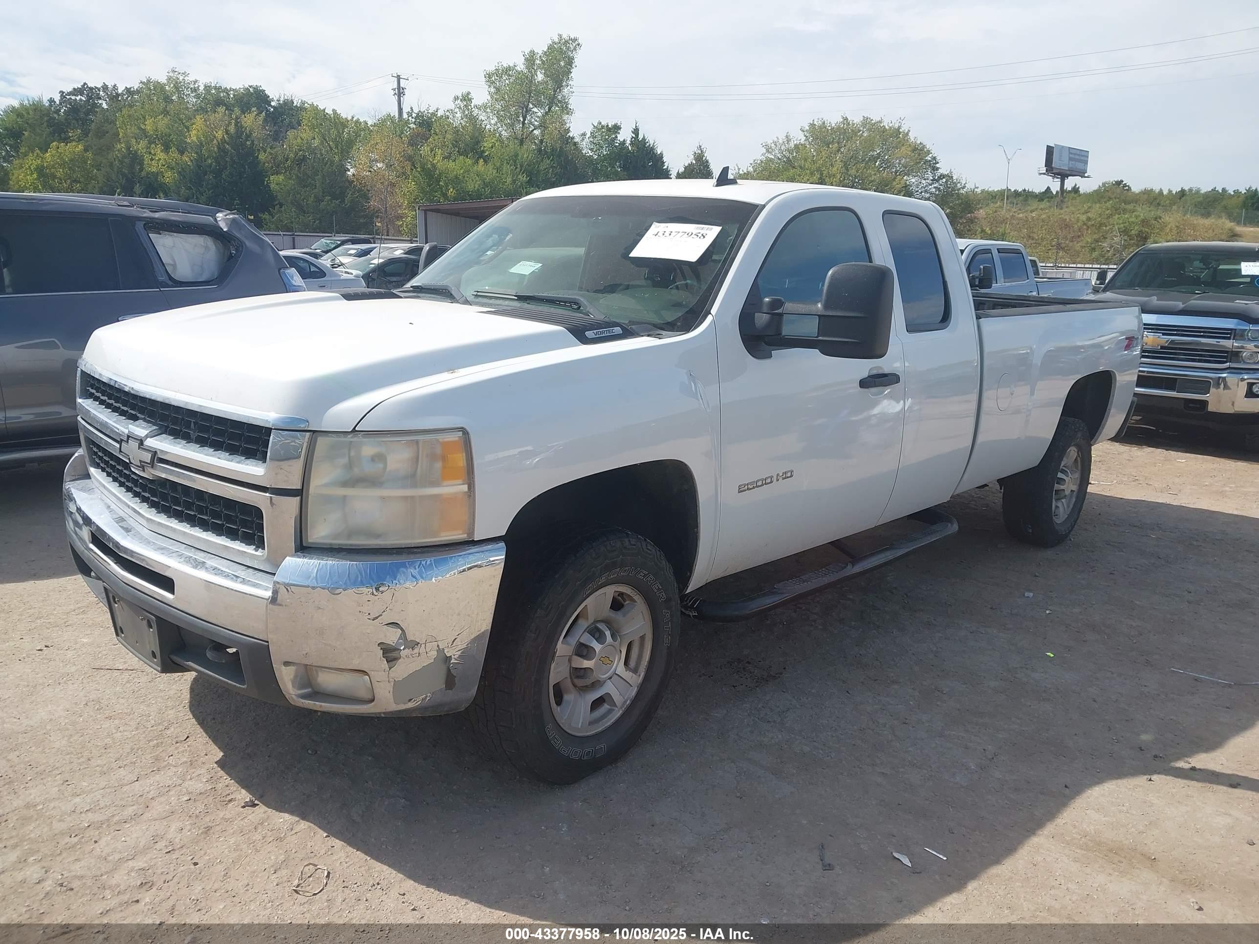 CHEVROLET SILVERADO image 2
