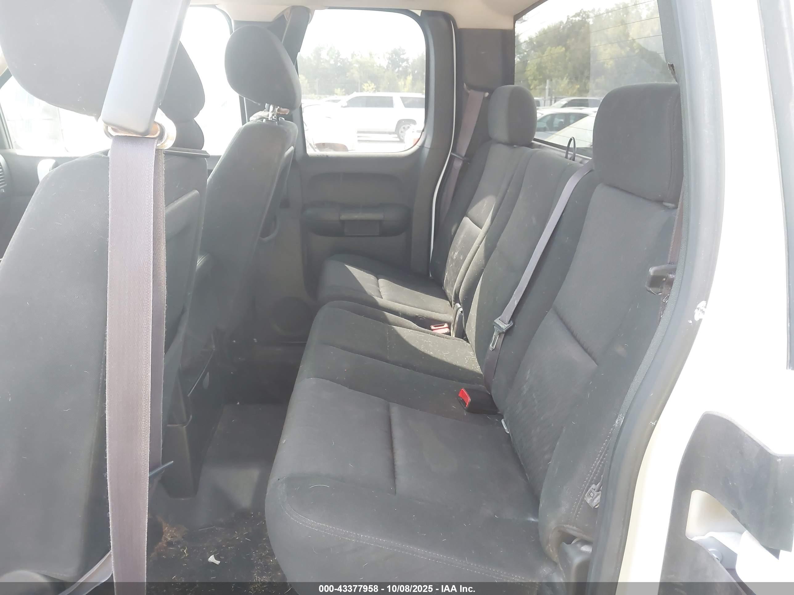 CHEVROLET SILVERADO image 8