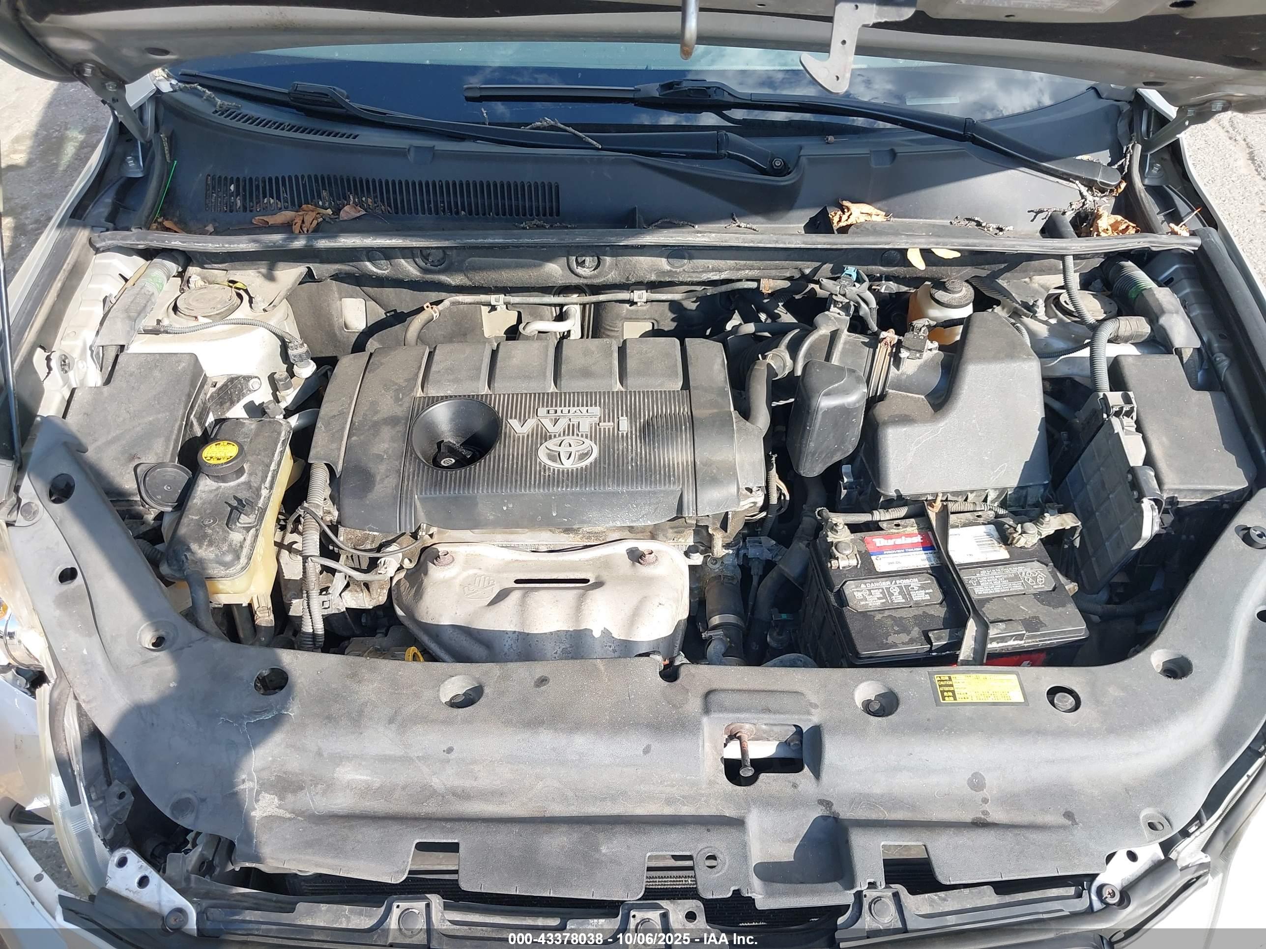 TOYOTA RAV4 image 10