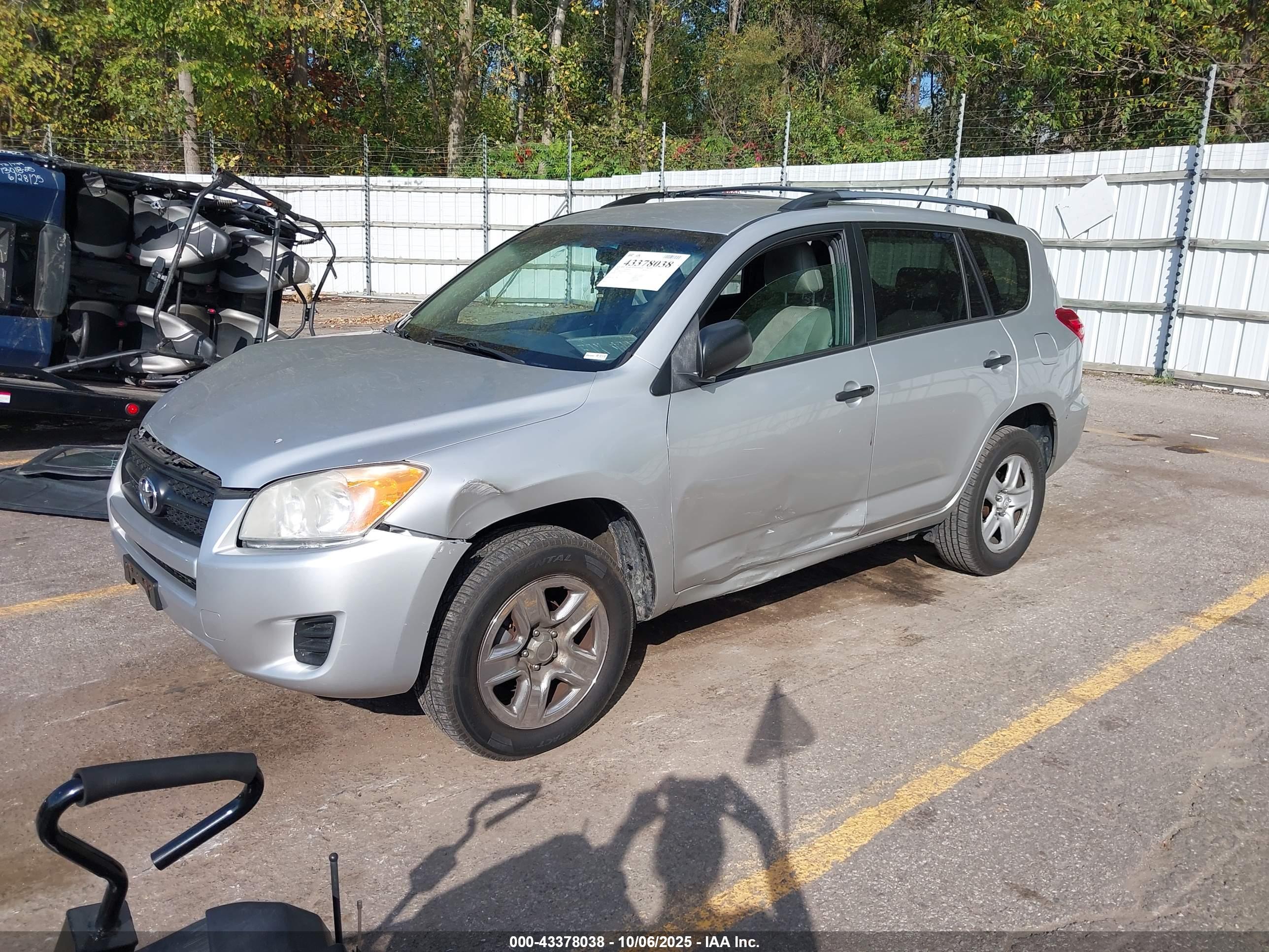 TOYOTA RAV4 image 2