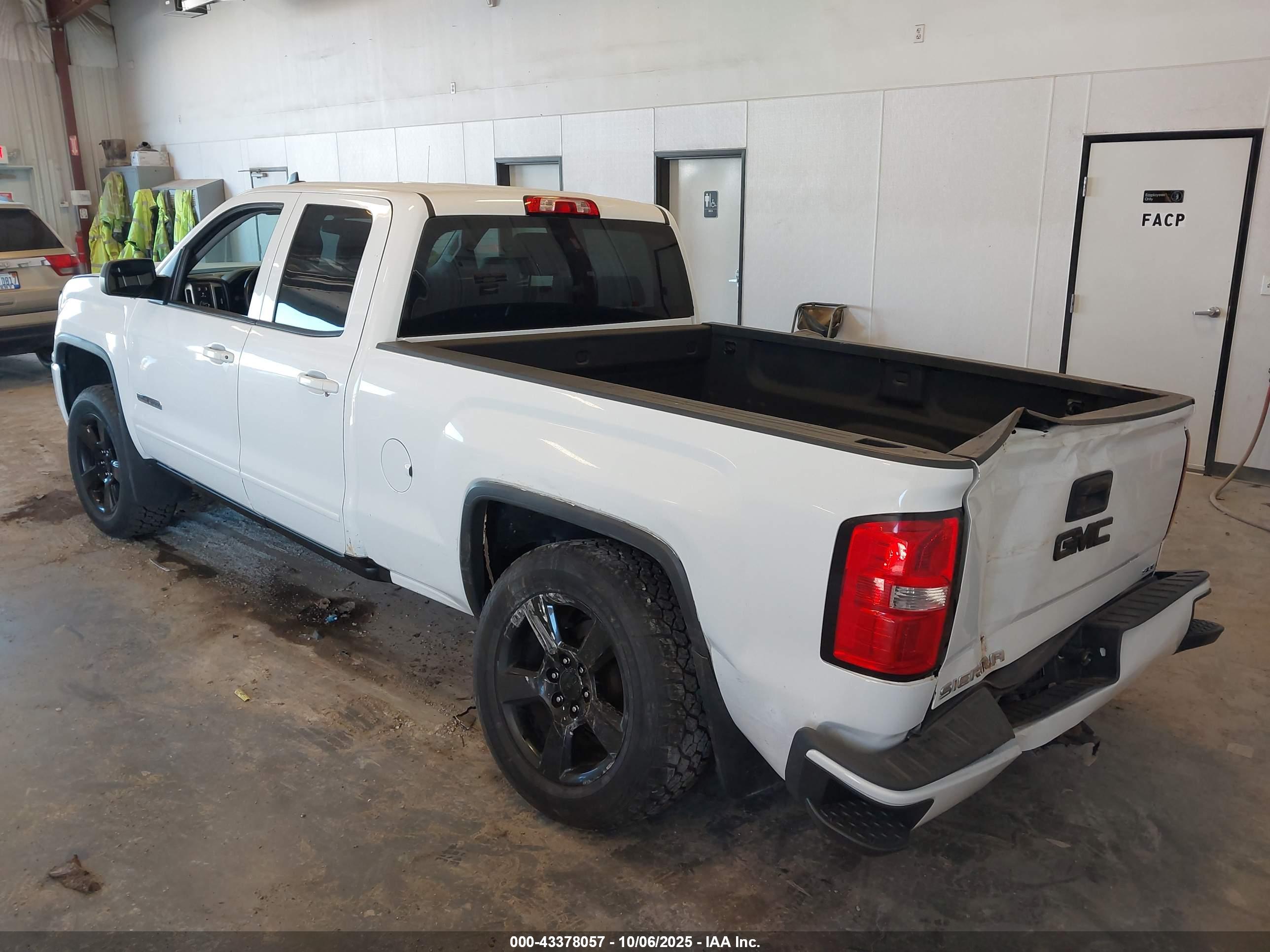 GMC SIERRA image 3