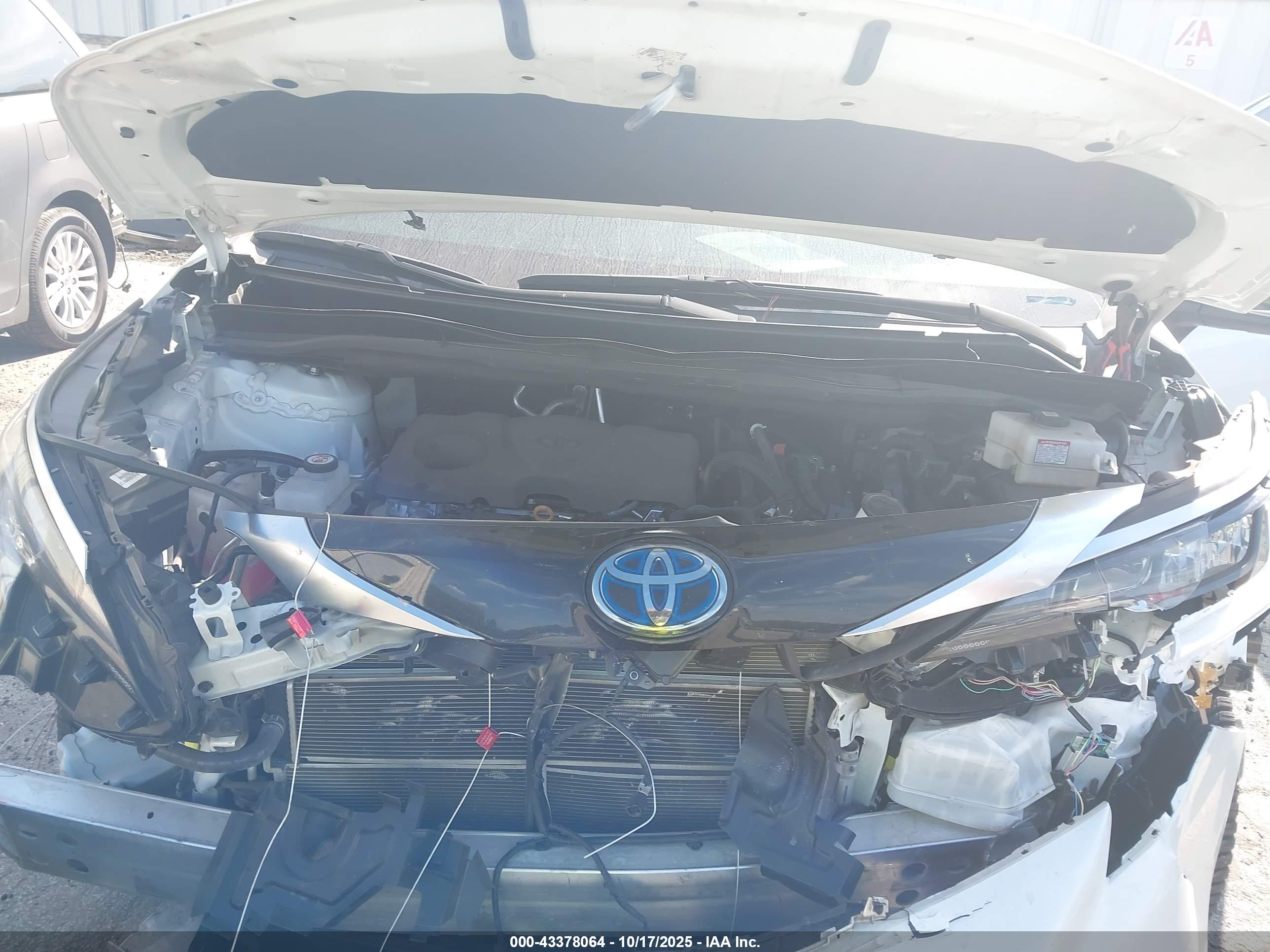 TOYOTA SIENNA image 10