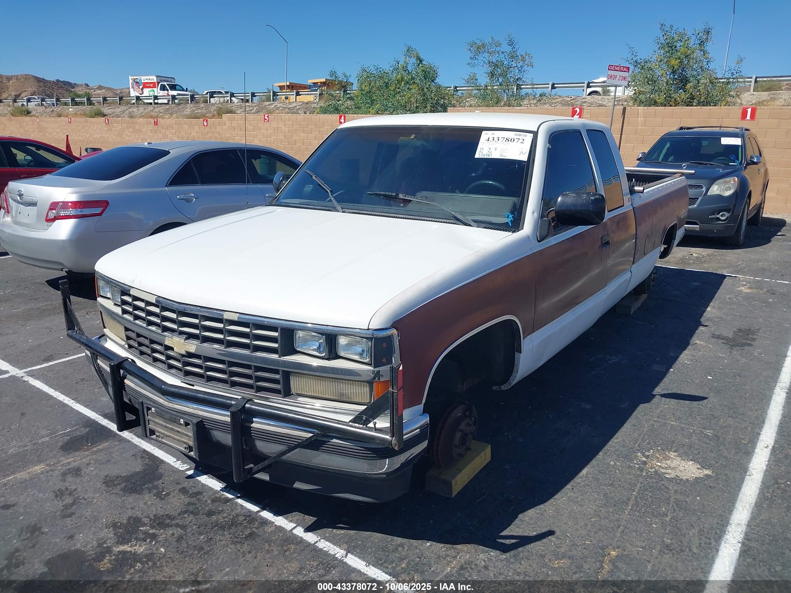 CHEVROLET GMT-400 image 2