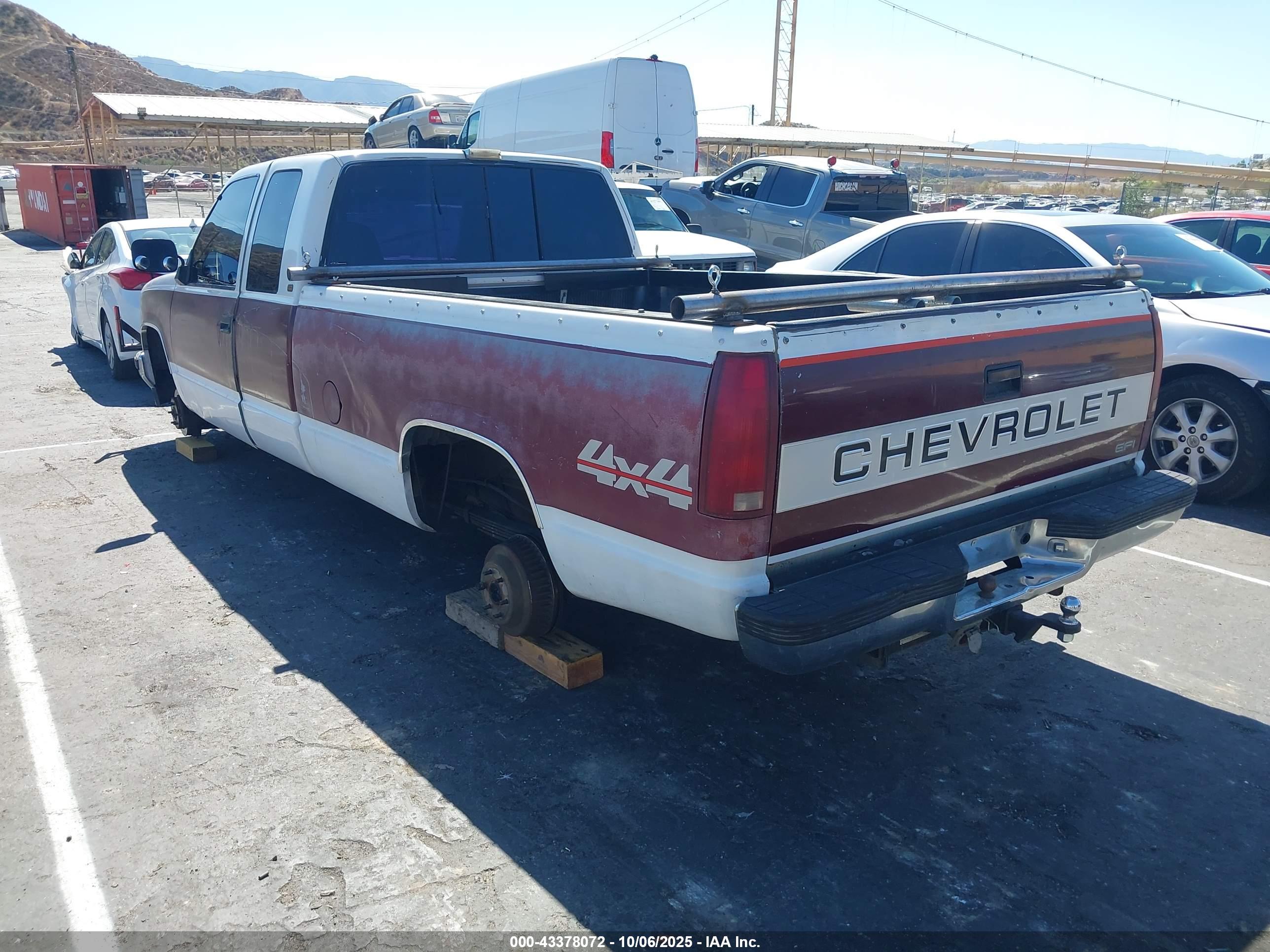 CHEVROLET GMT-400 image 3