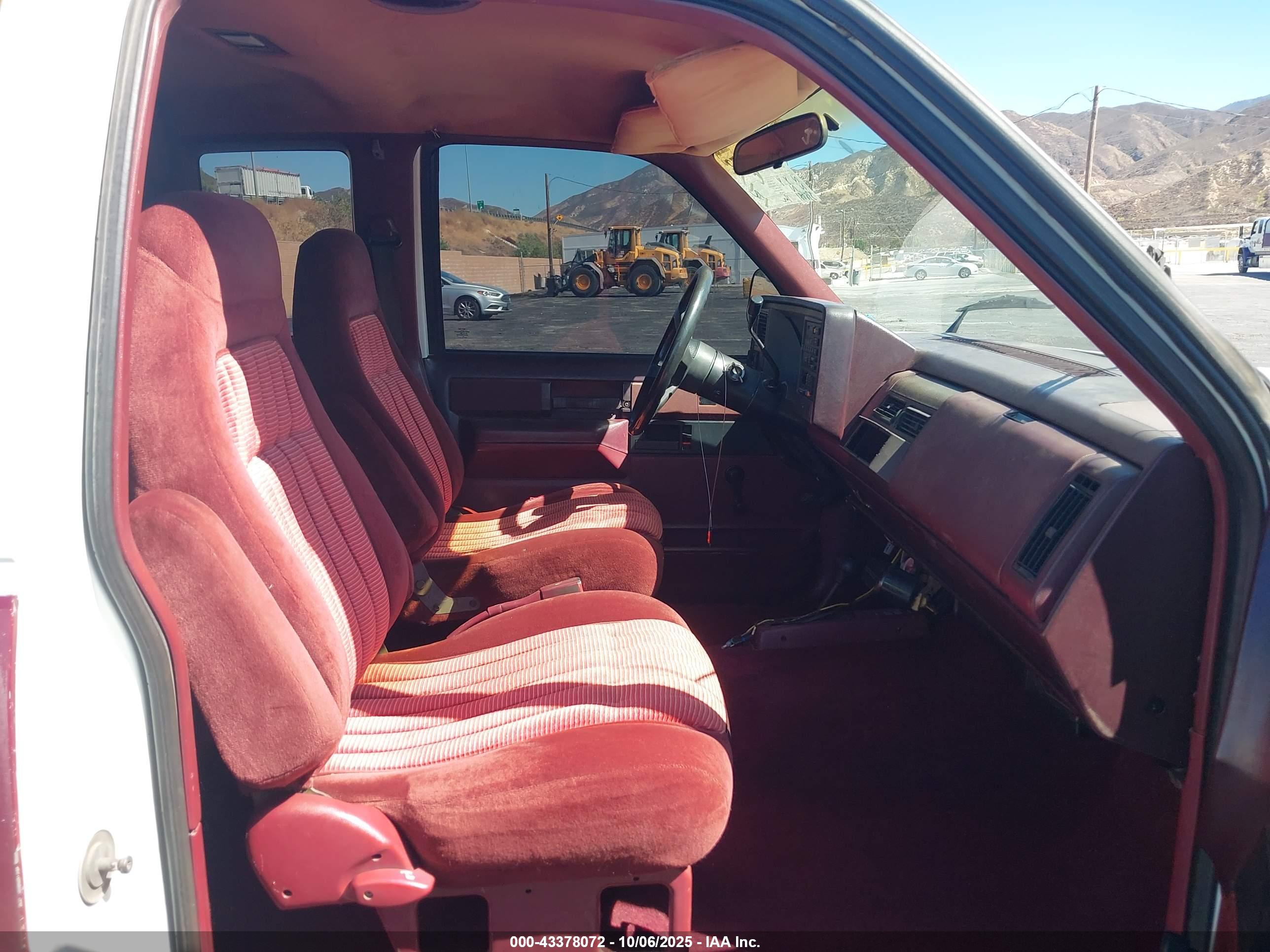 CHEVROLET GMT-400 image 5