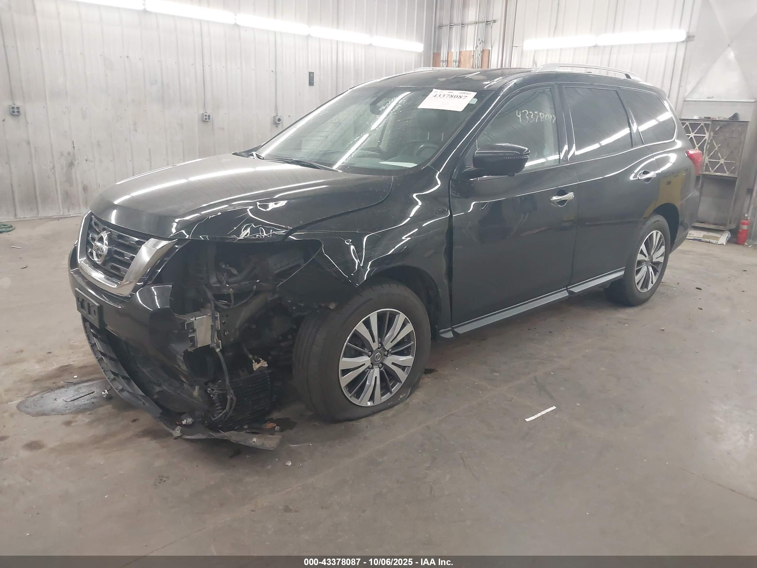 NISSAN PATHFINDER image 2