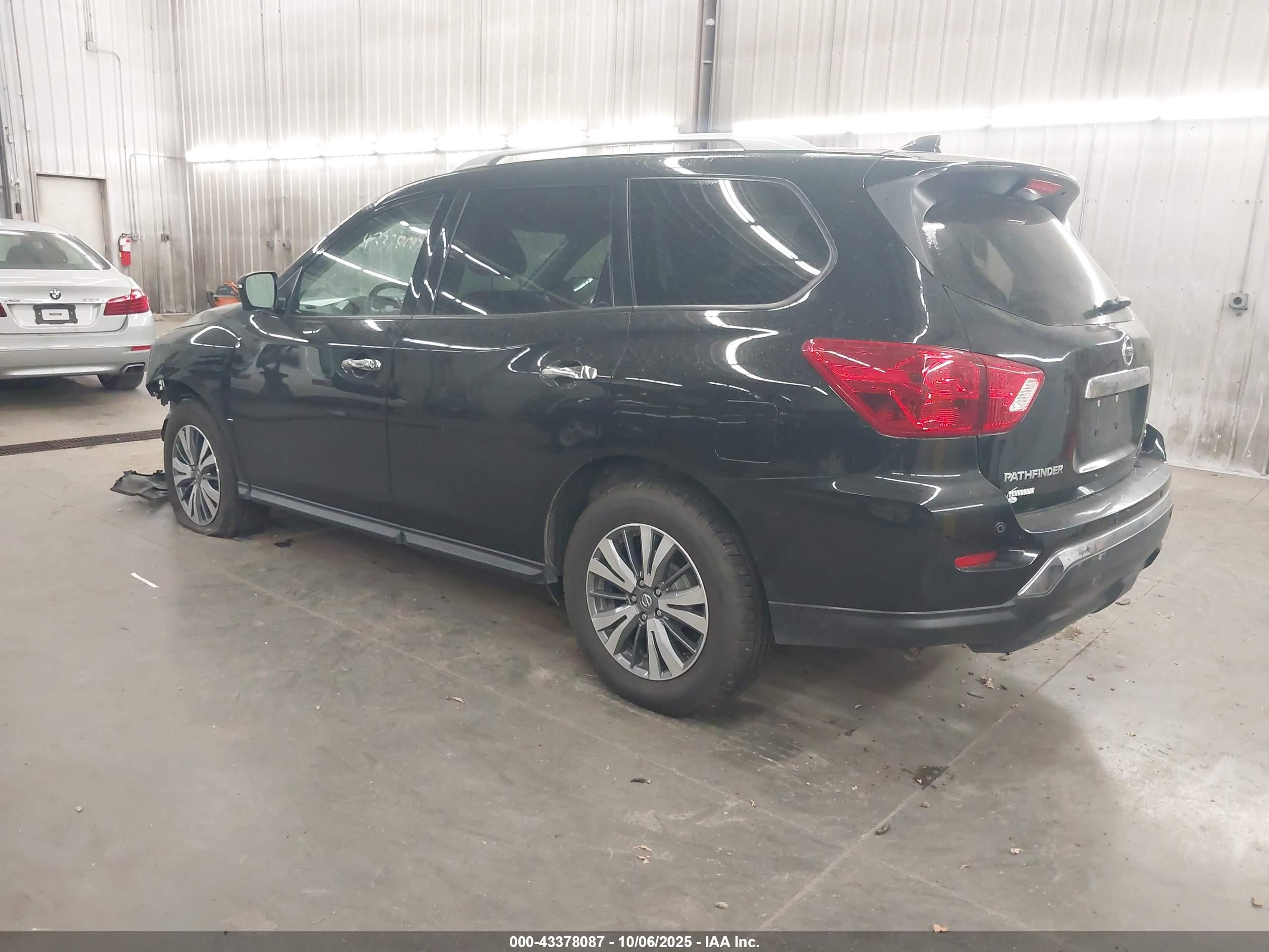 NISSAN PATHFINDER image 3