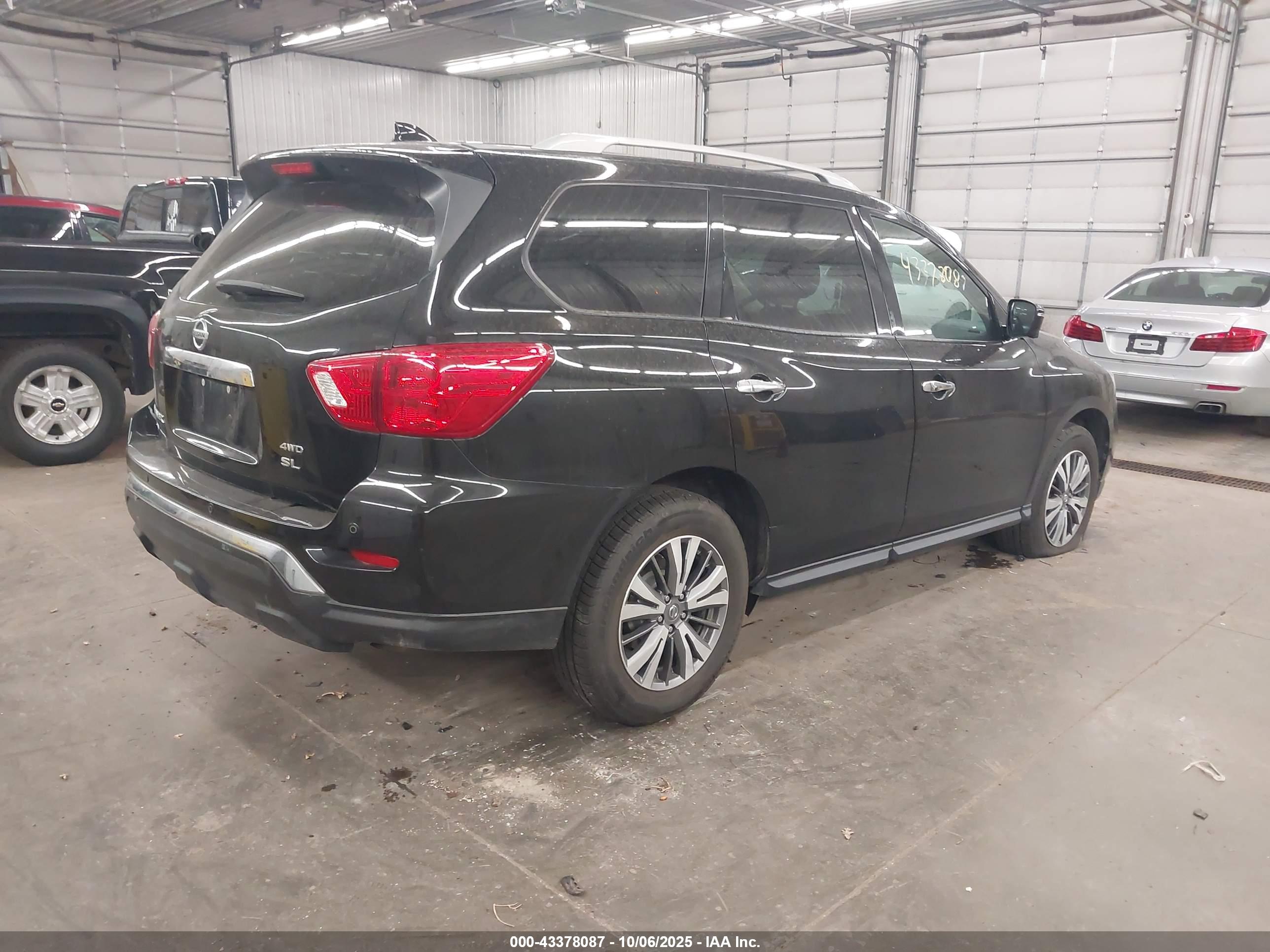 NISSAN PATHFINDER image 4