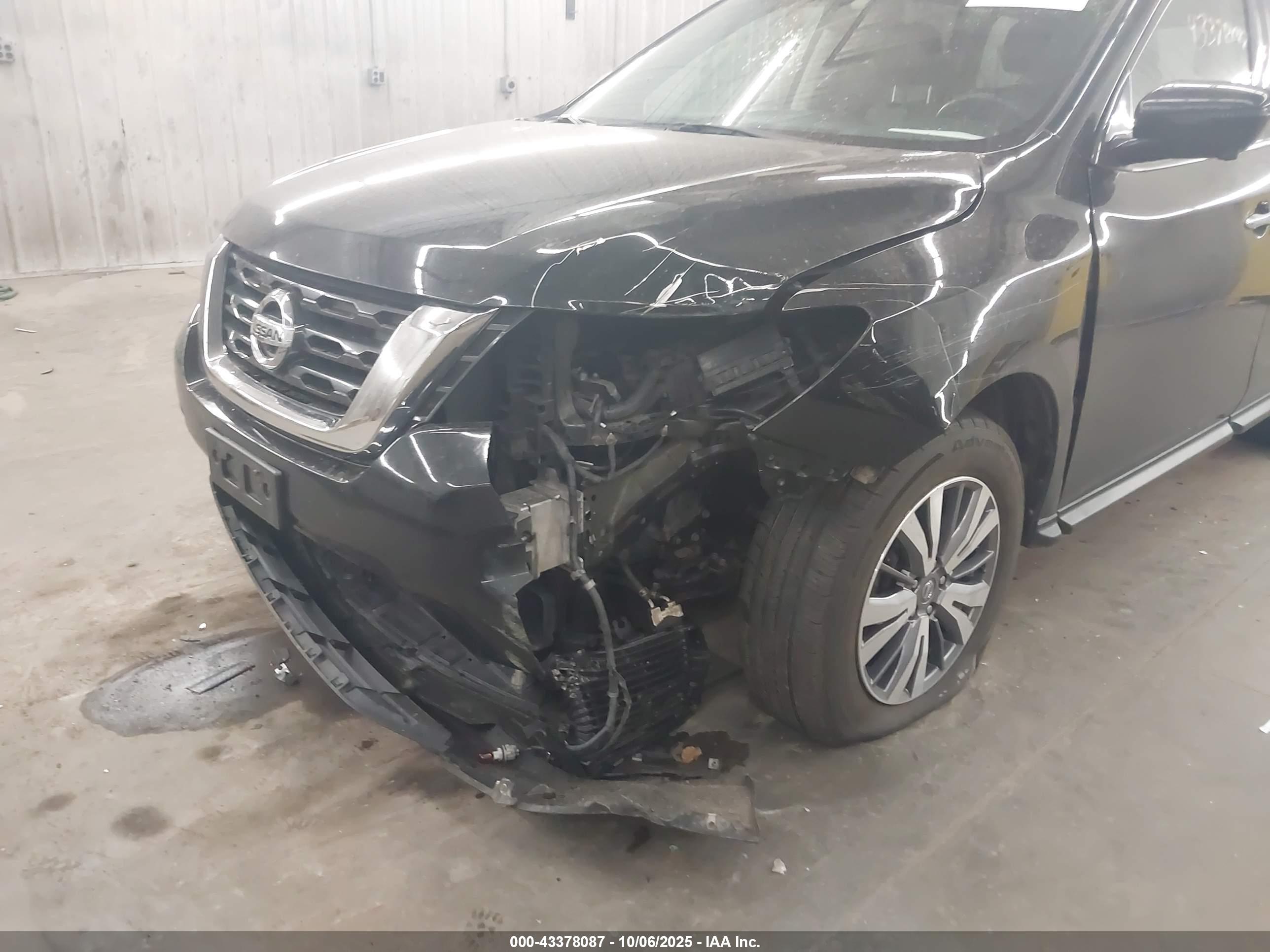 NISSAN PATHFINDER image 6