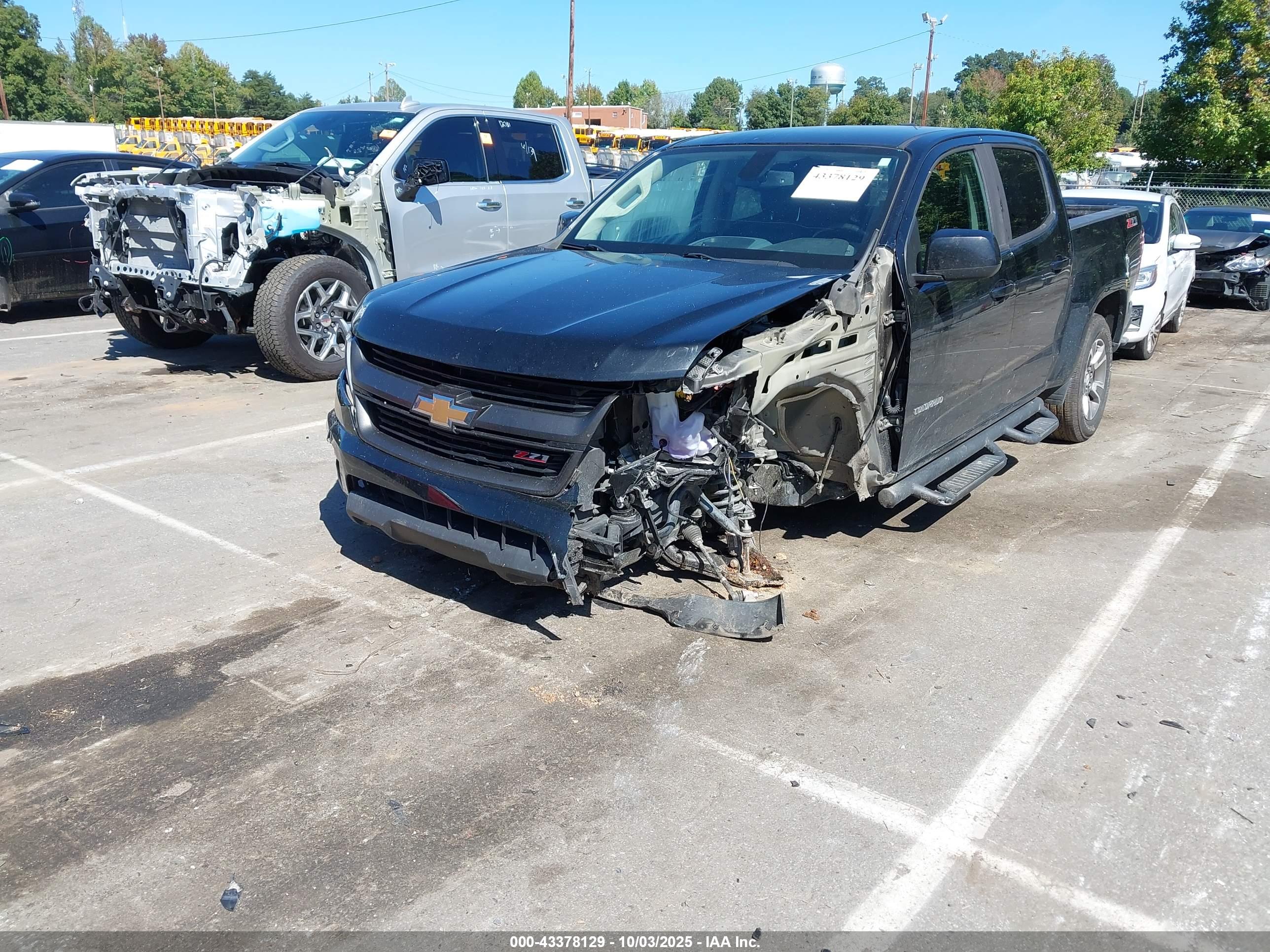 CHEVROLET COLORADO image 2