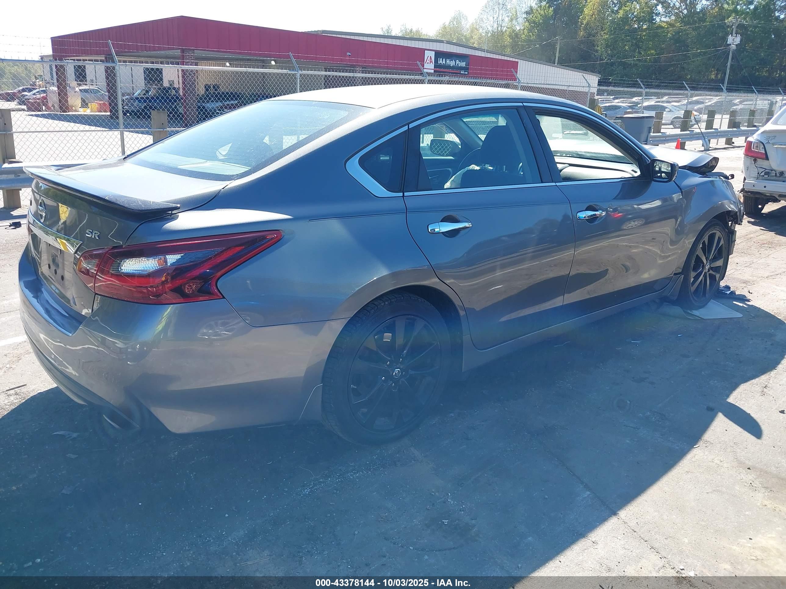 NISSAN ALTIMA image 4