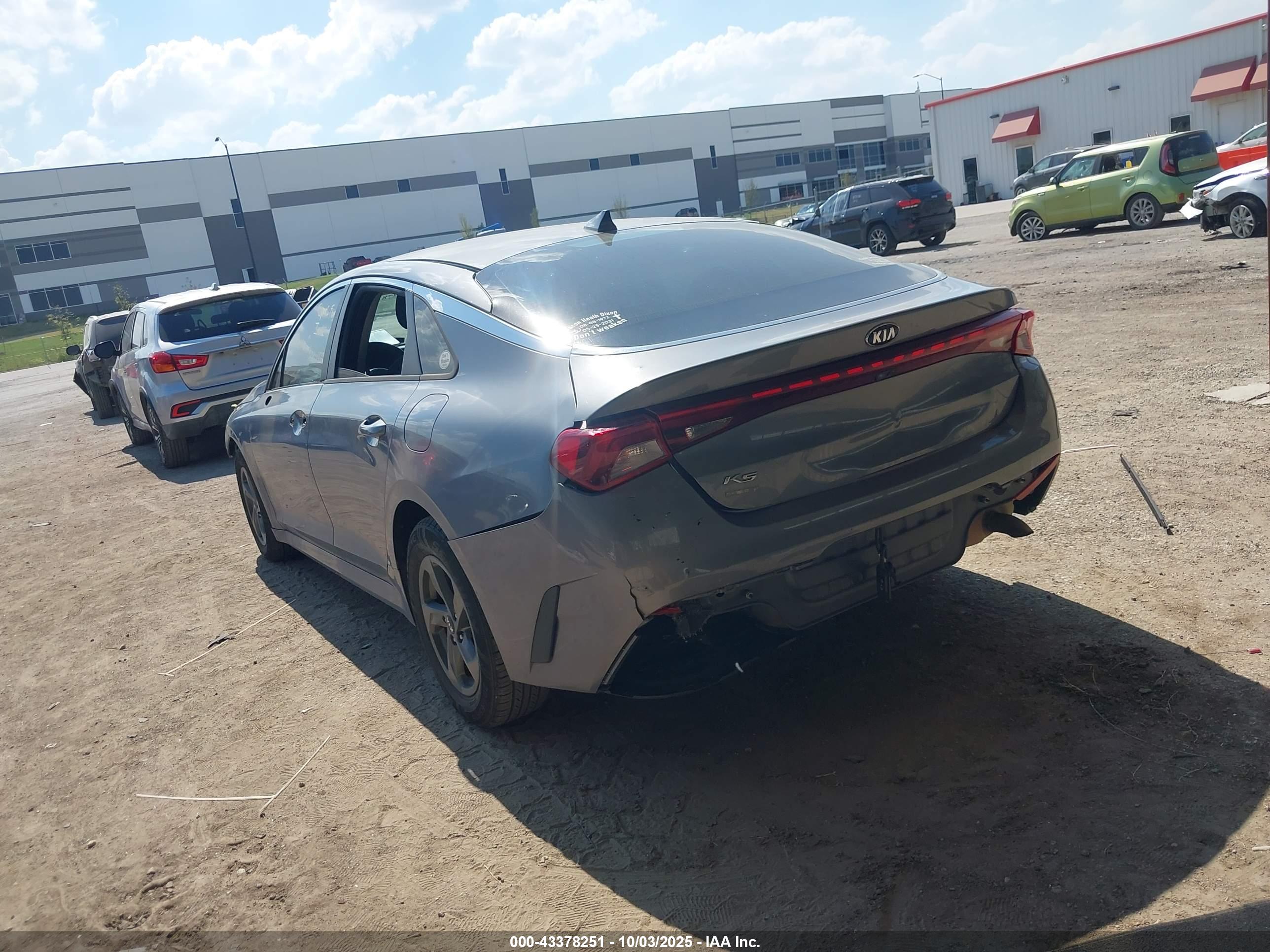 KIA K5 image 3