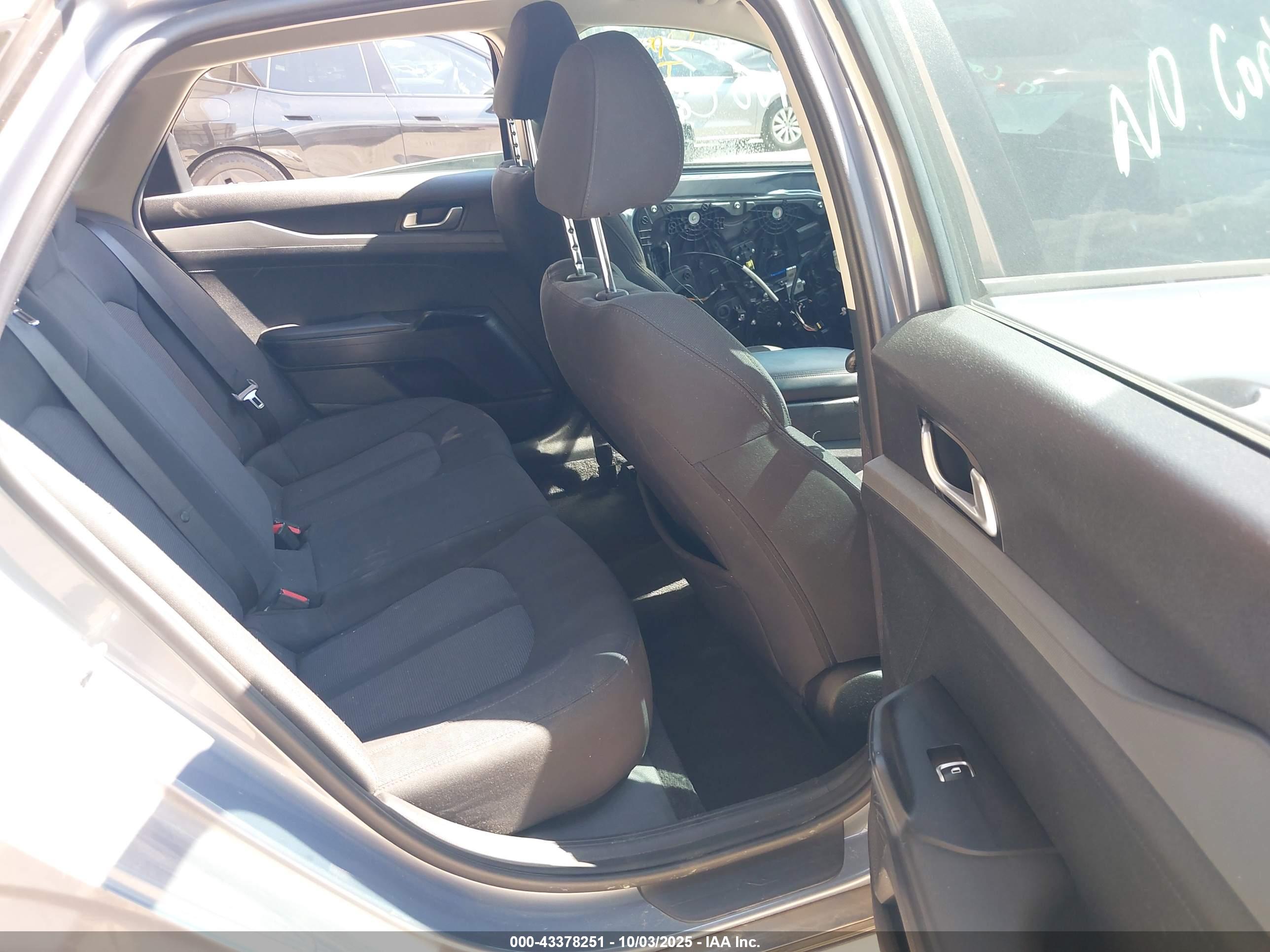 KIA K5 image 8