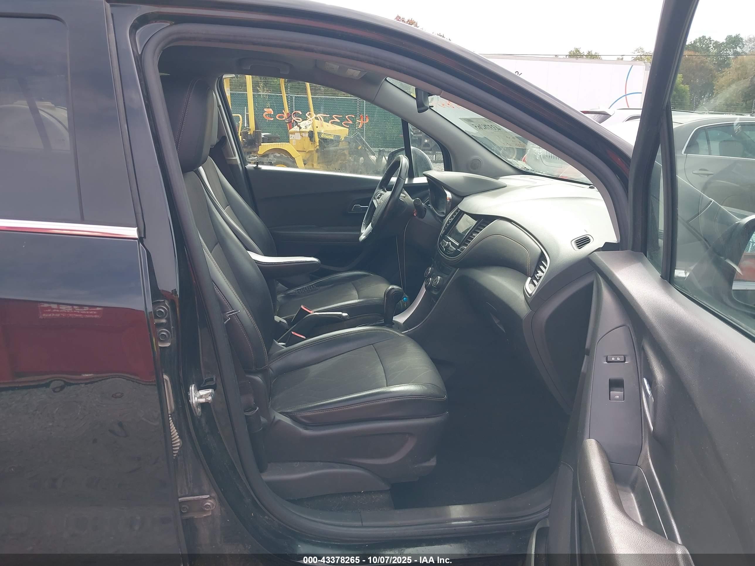 CHEVROLET TRAX image 5