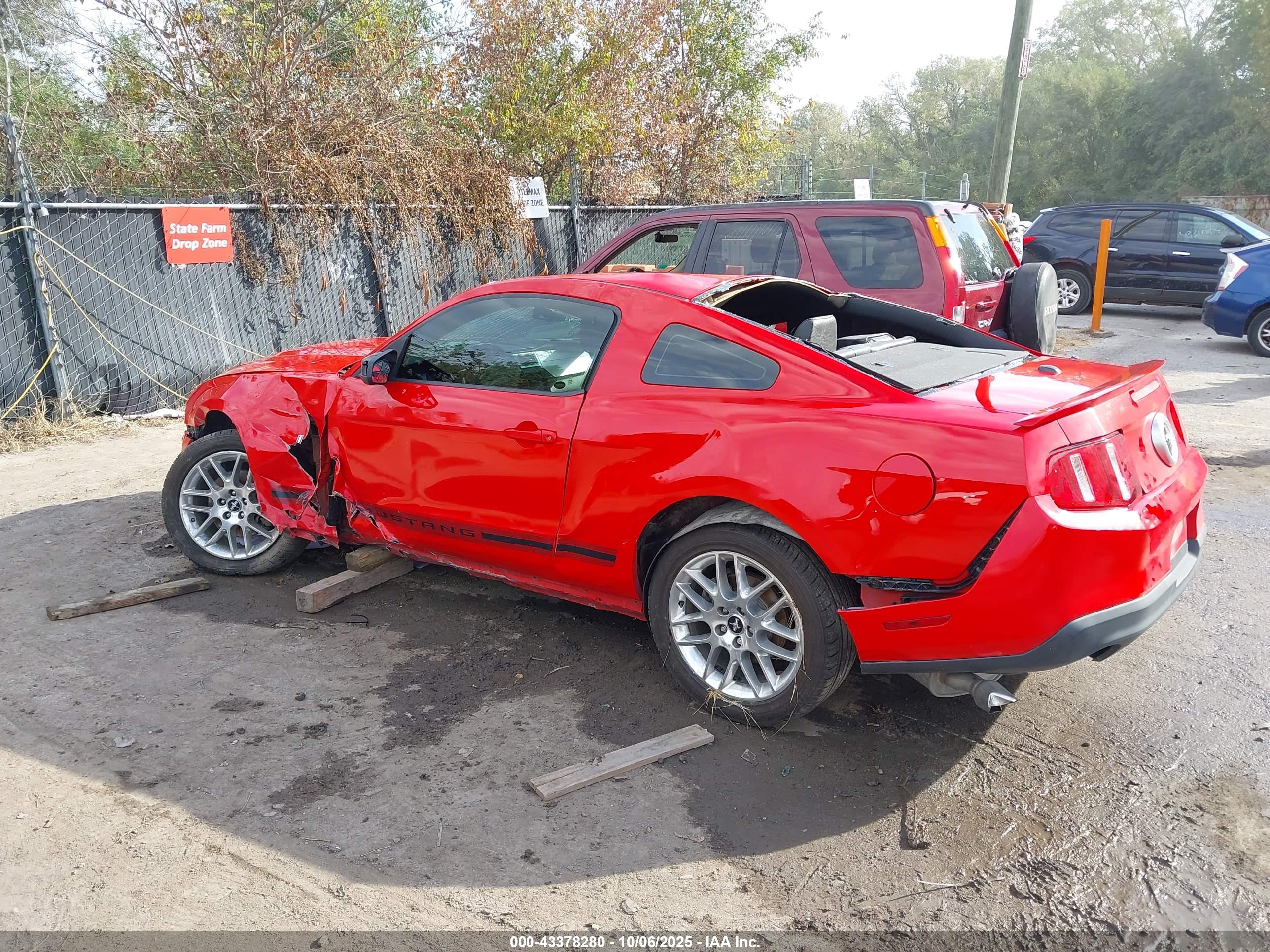 FORD MUSTANG image 3