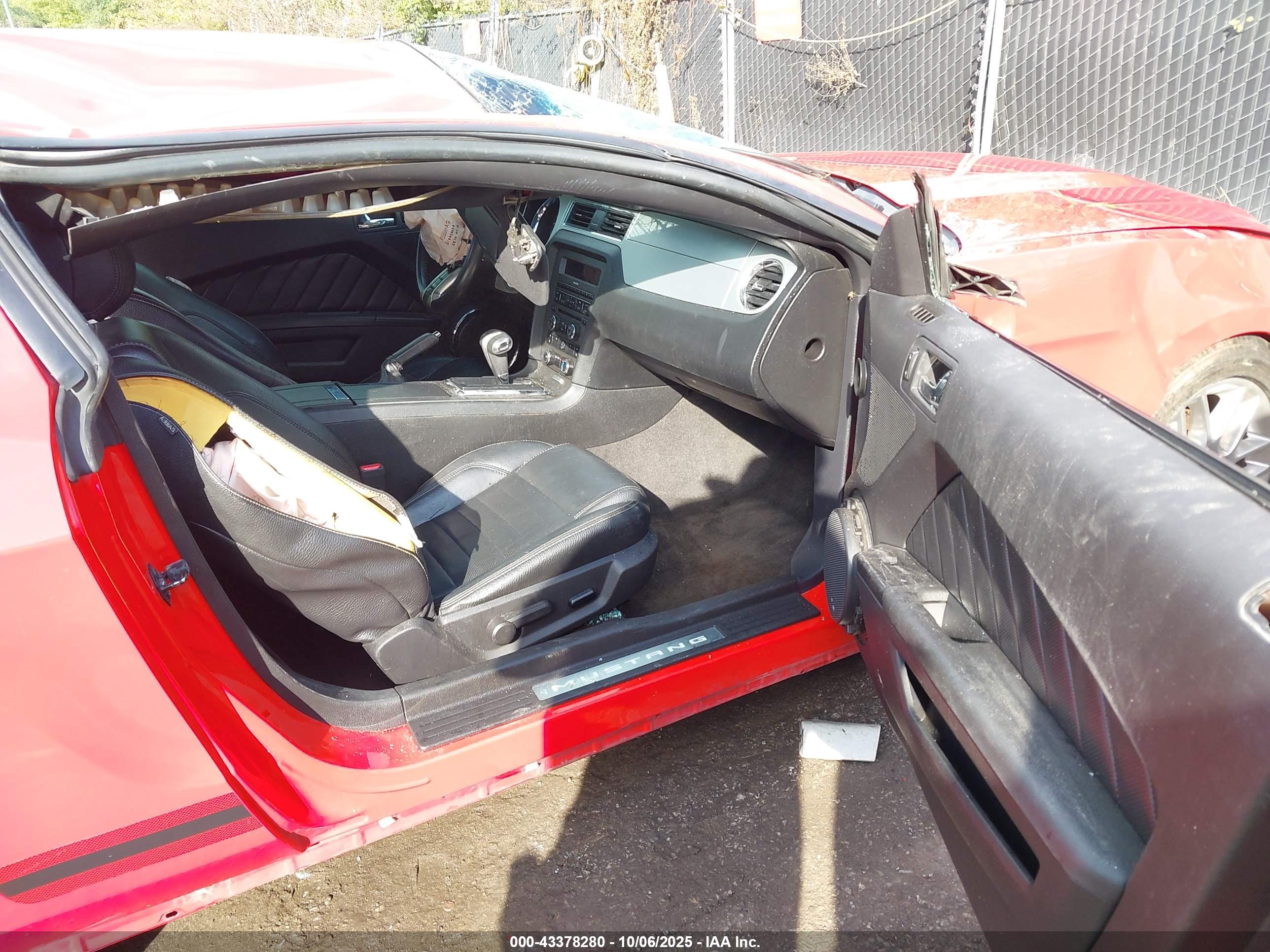 FORD MUSTANG image 5