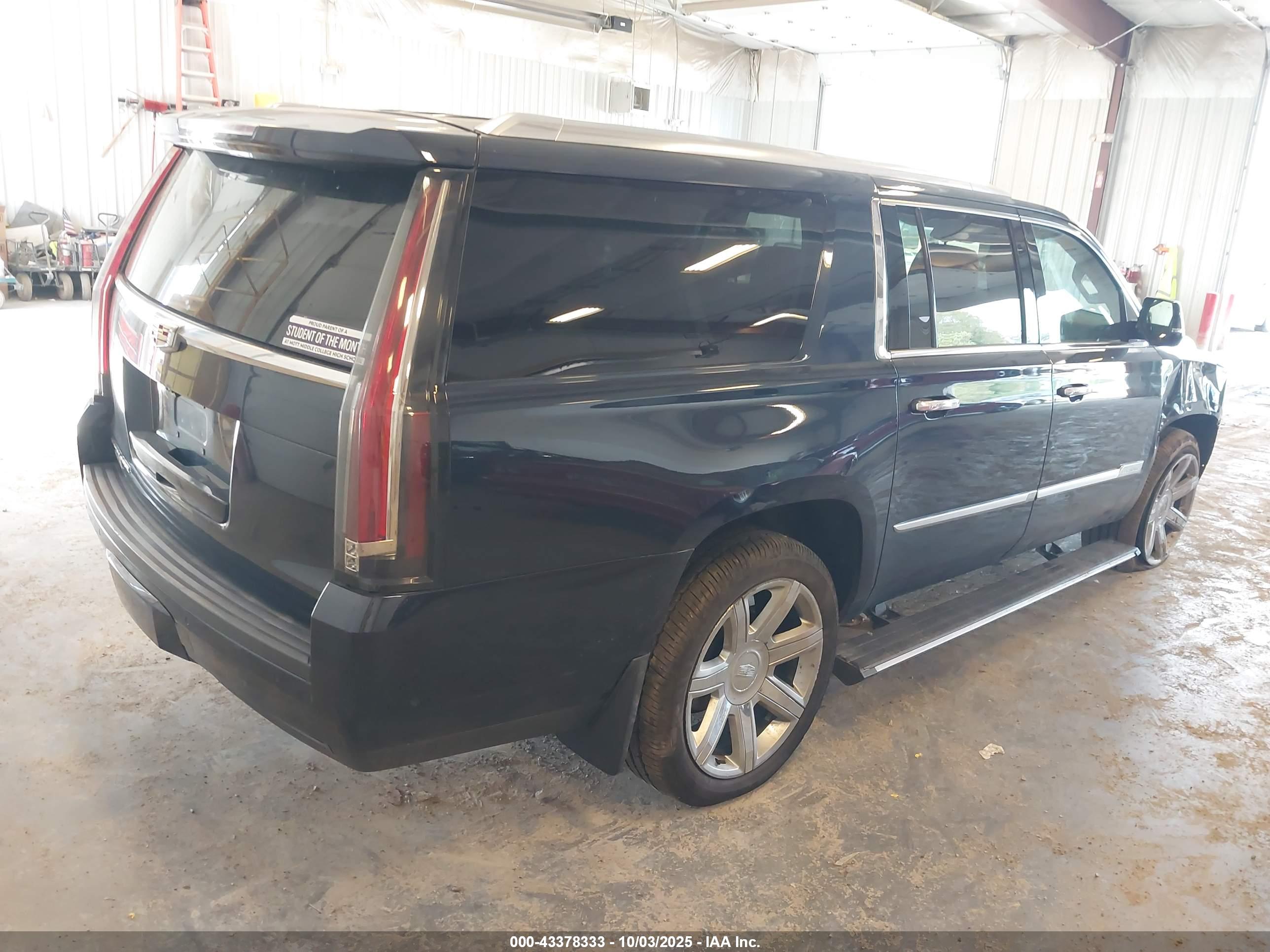 CADILLAC ESCALADE image 4