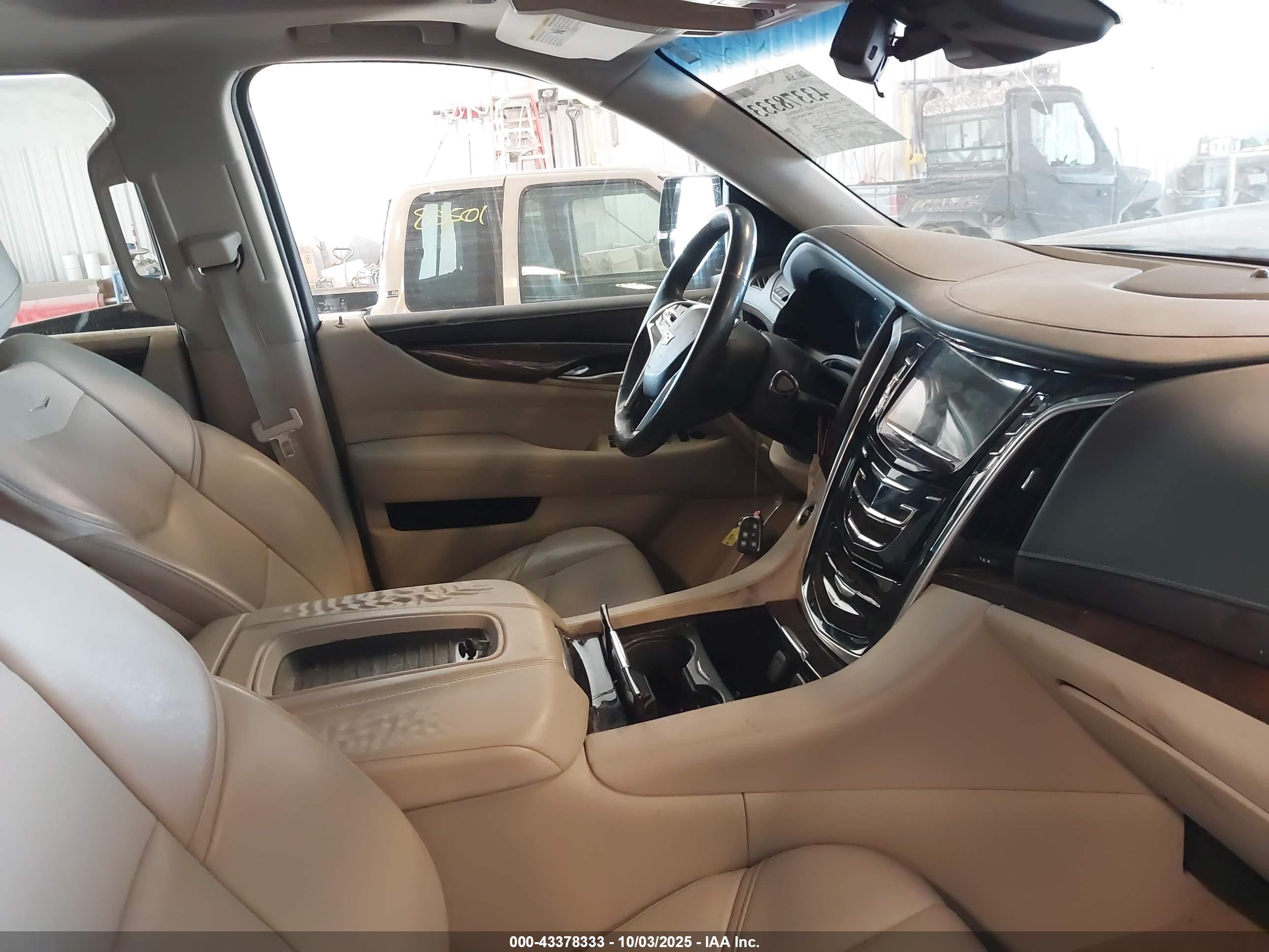 CADILLAC ESCALADE image 5