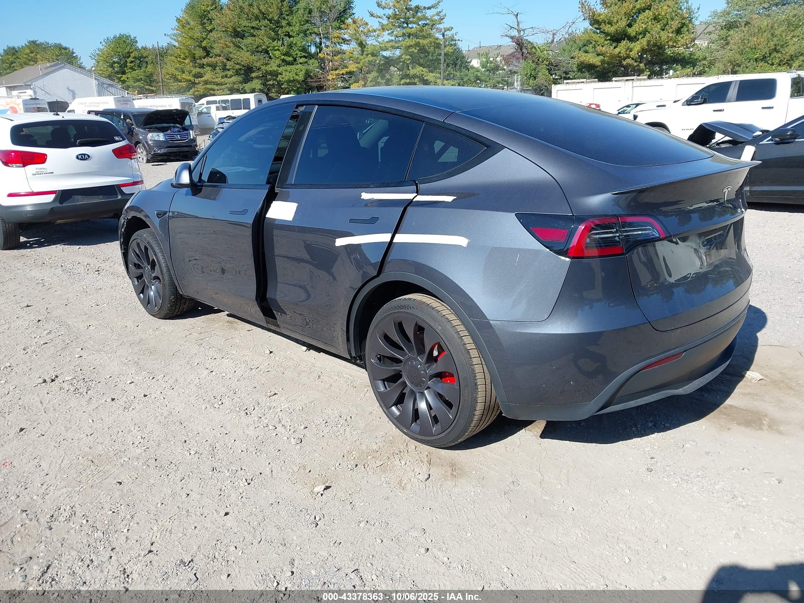 TESLA MODEL image 3