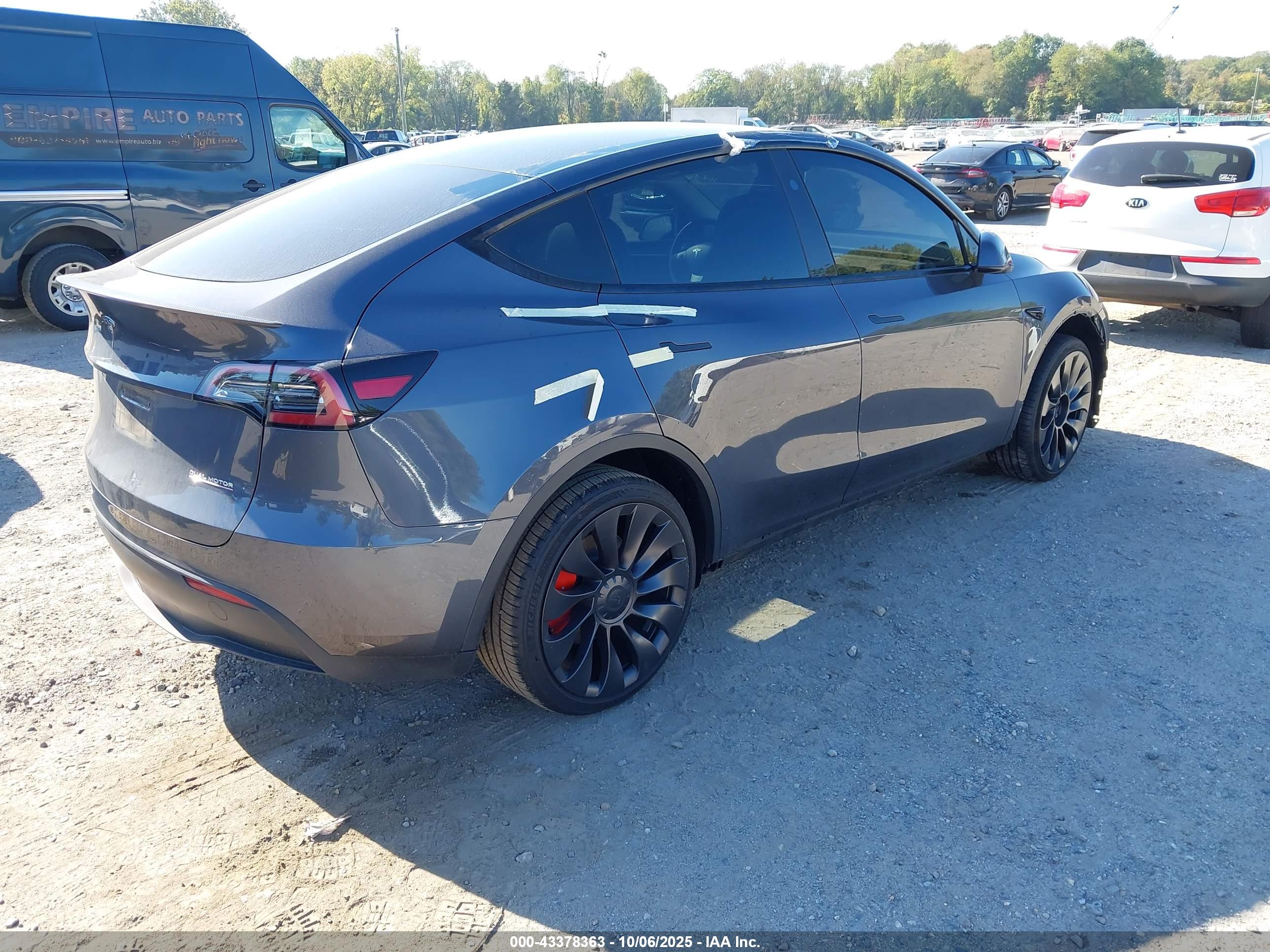 TESLA MODEL image 4