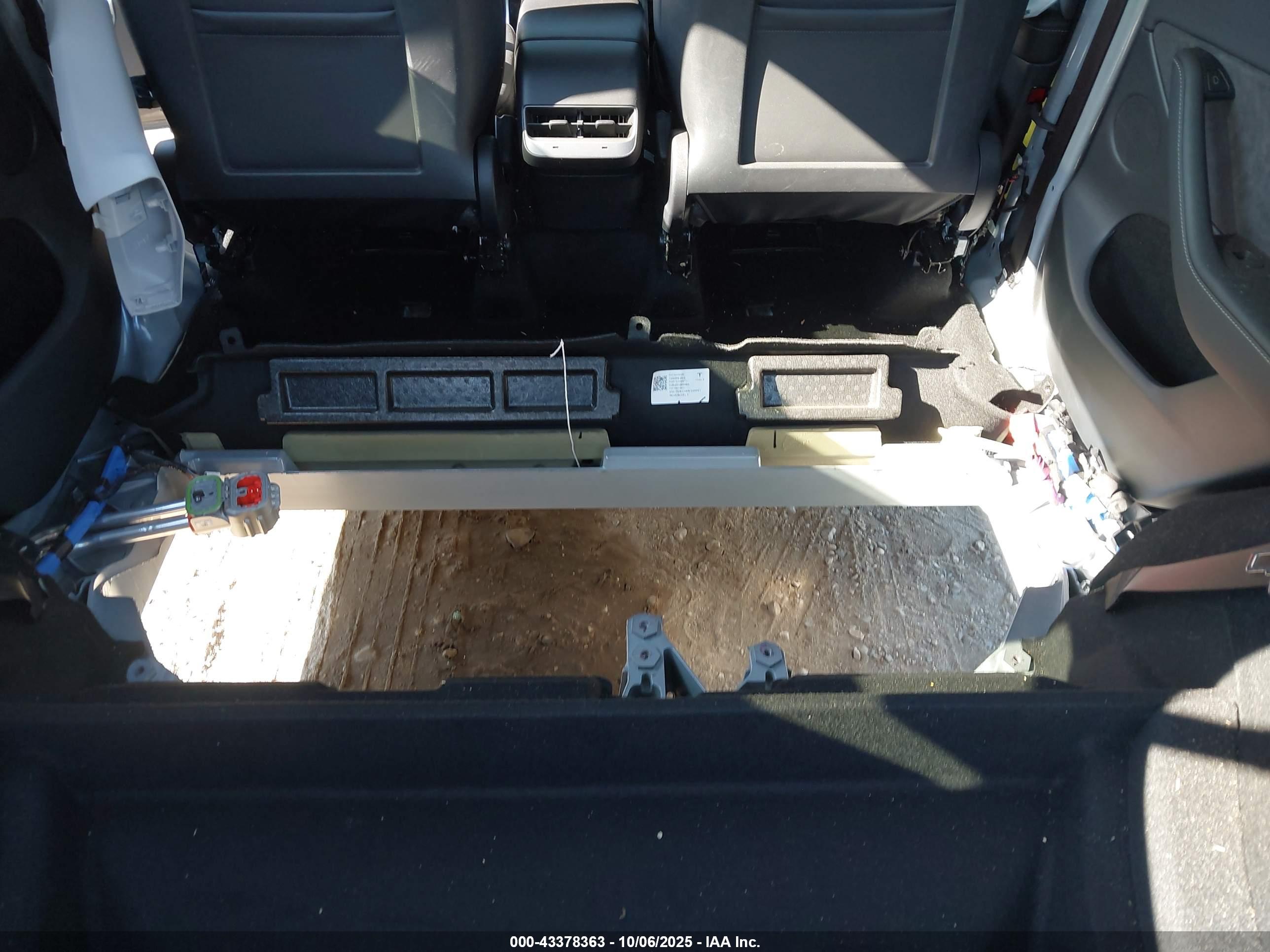 TESLA MODEL image 6