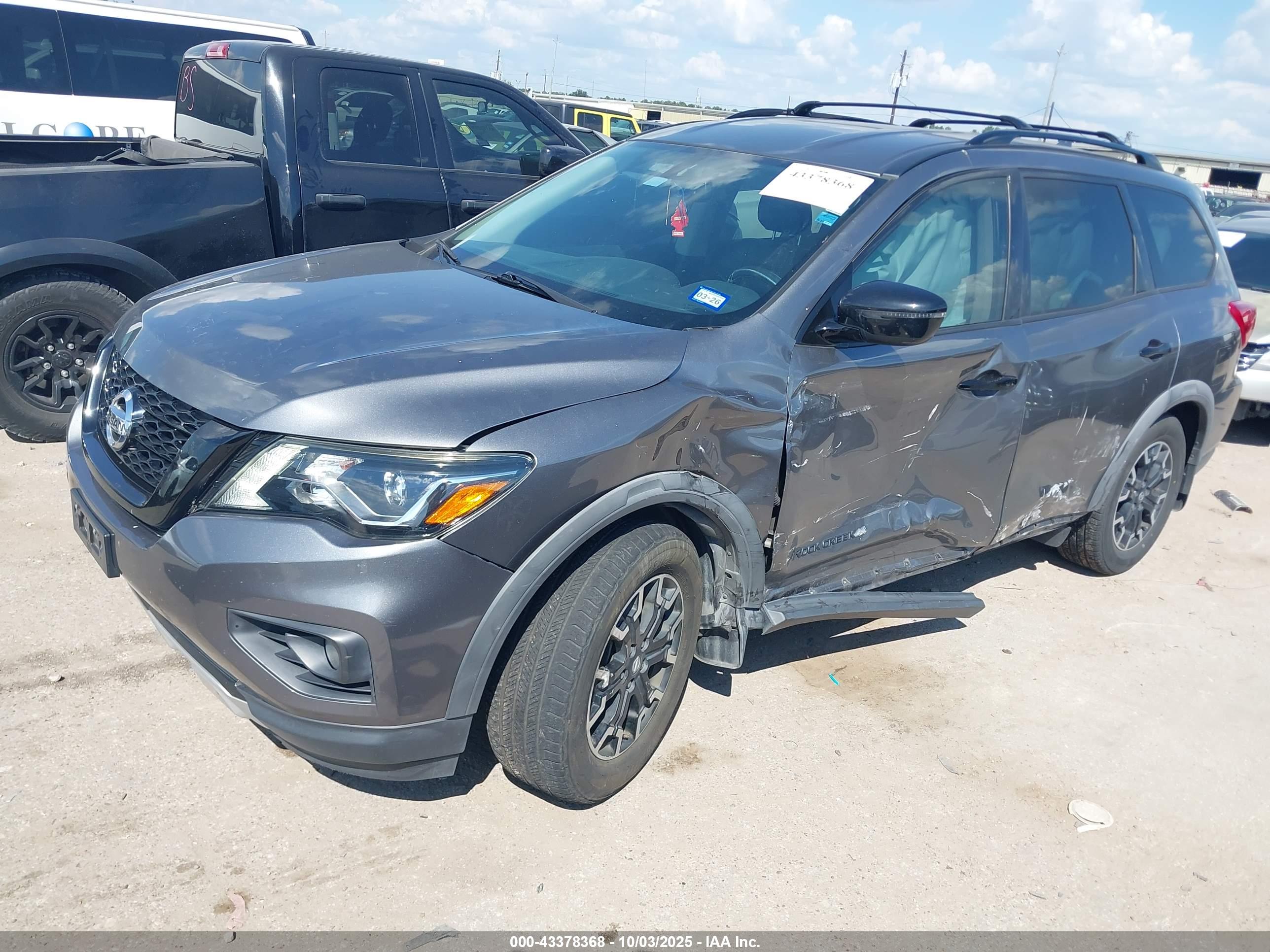 NISSAN PATHFINDER image 2