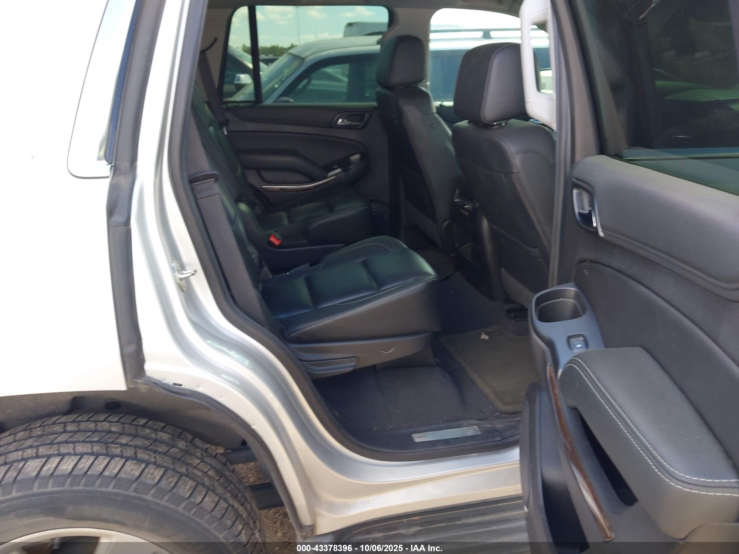 CHEVROLET TAHOE image 8