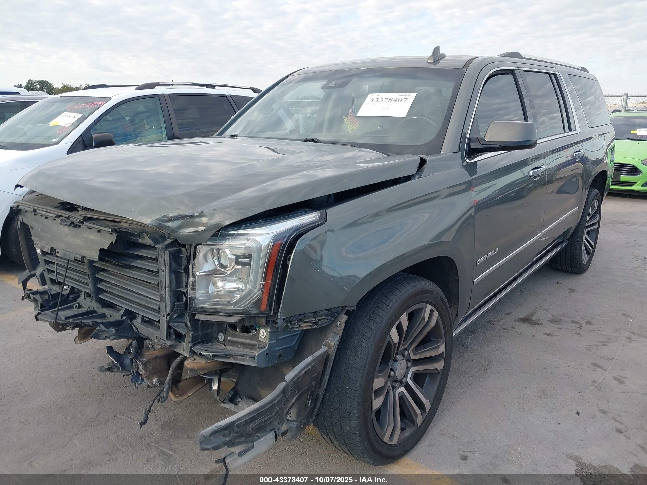 GMC YUKON image 2