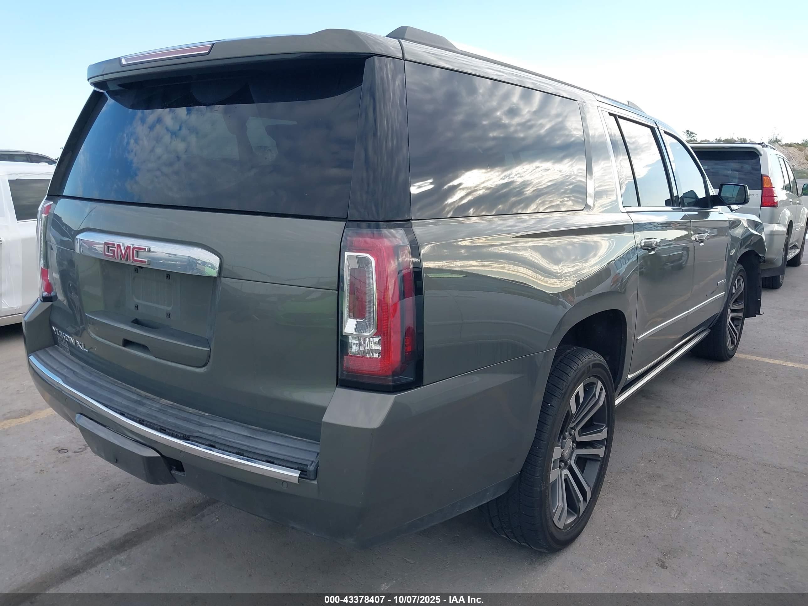 GMC YUKON image 4