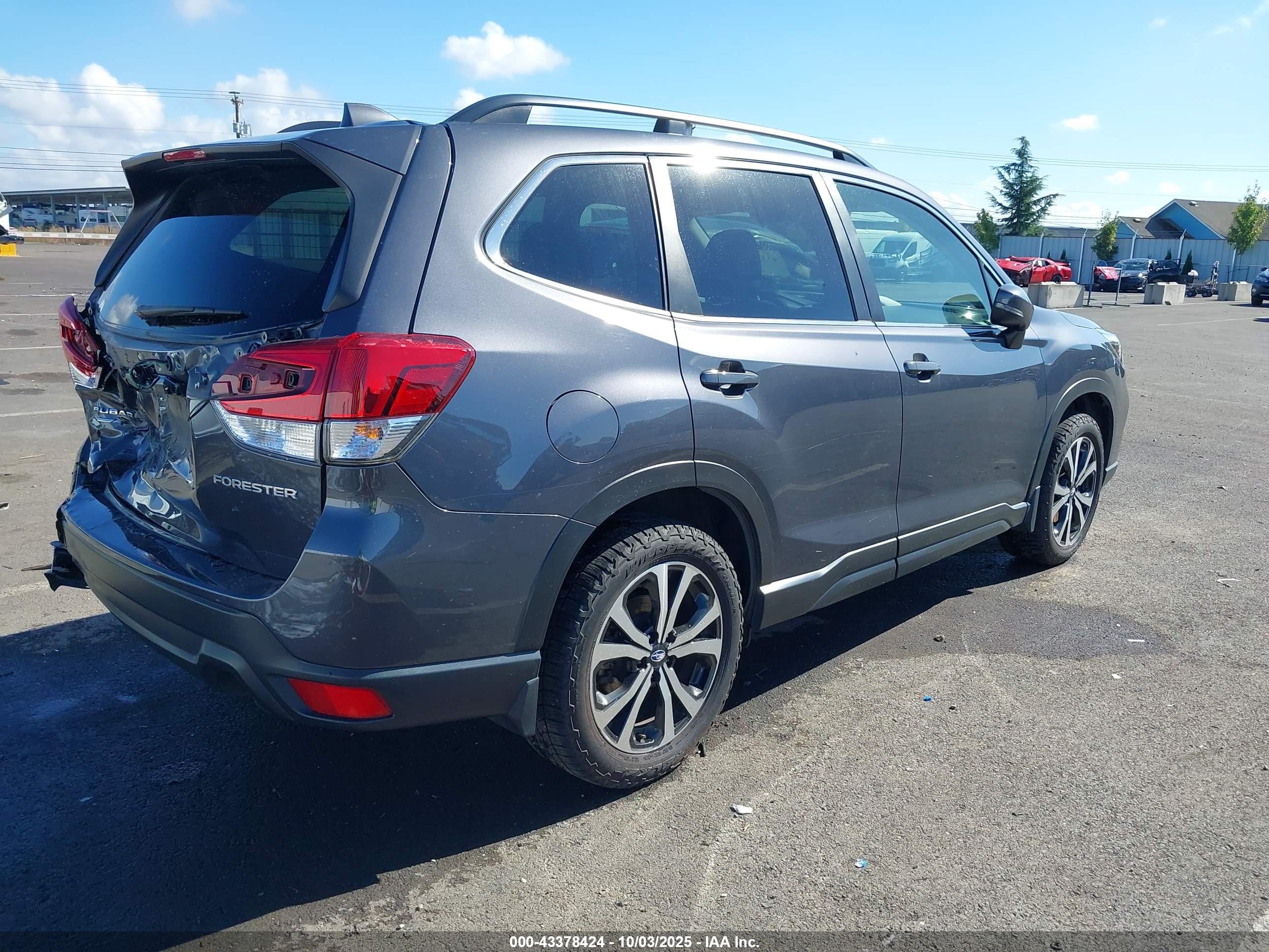 SUBARU FORESTER image 4