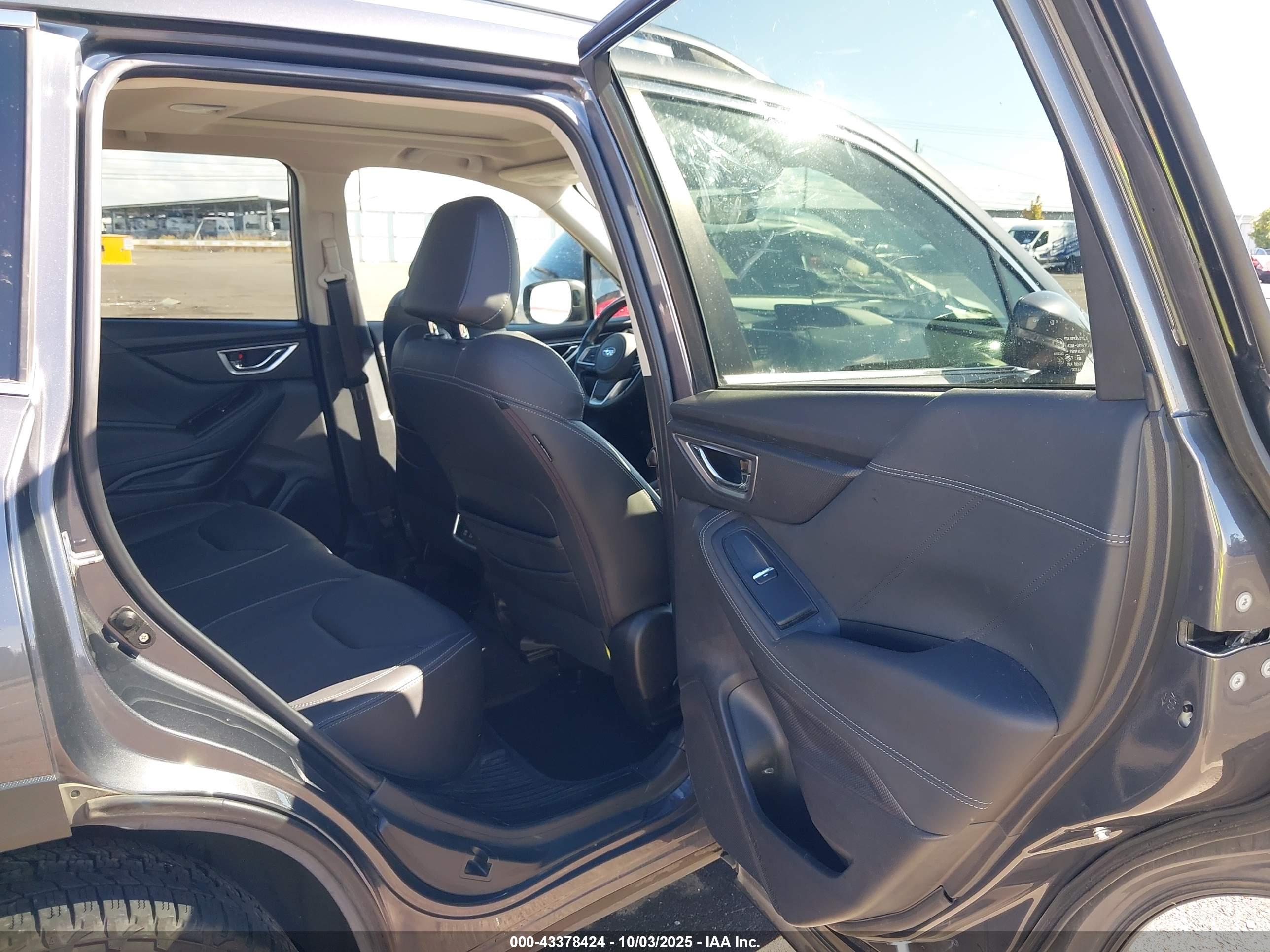 SUBARU FORESTER image 8