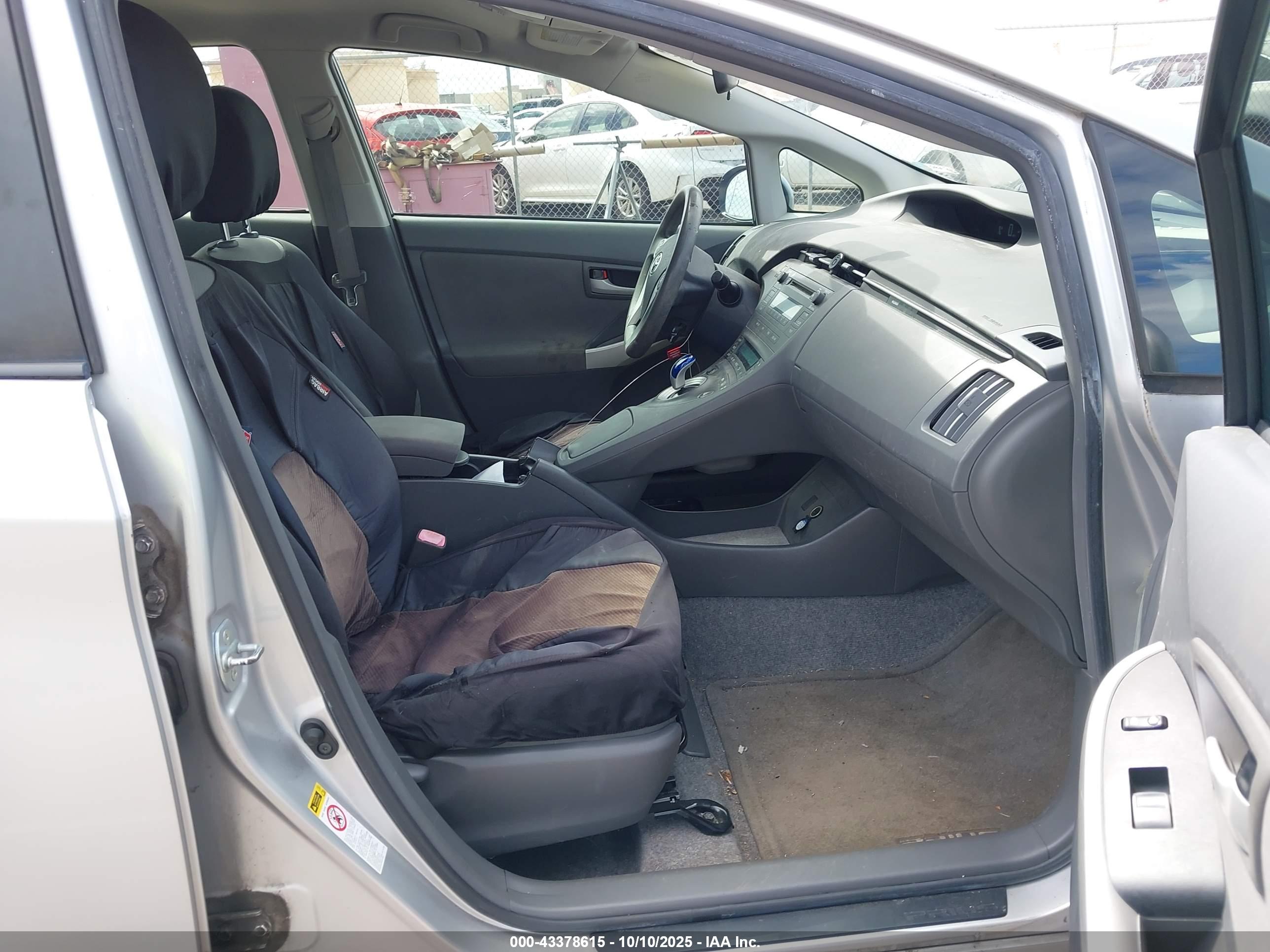 TOYOTA PRIUS image 5