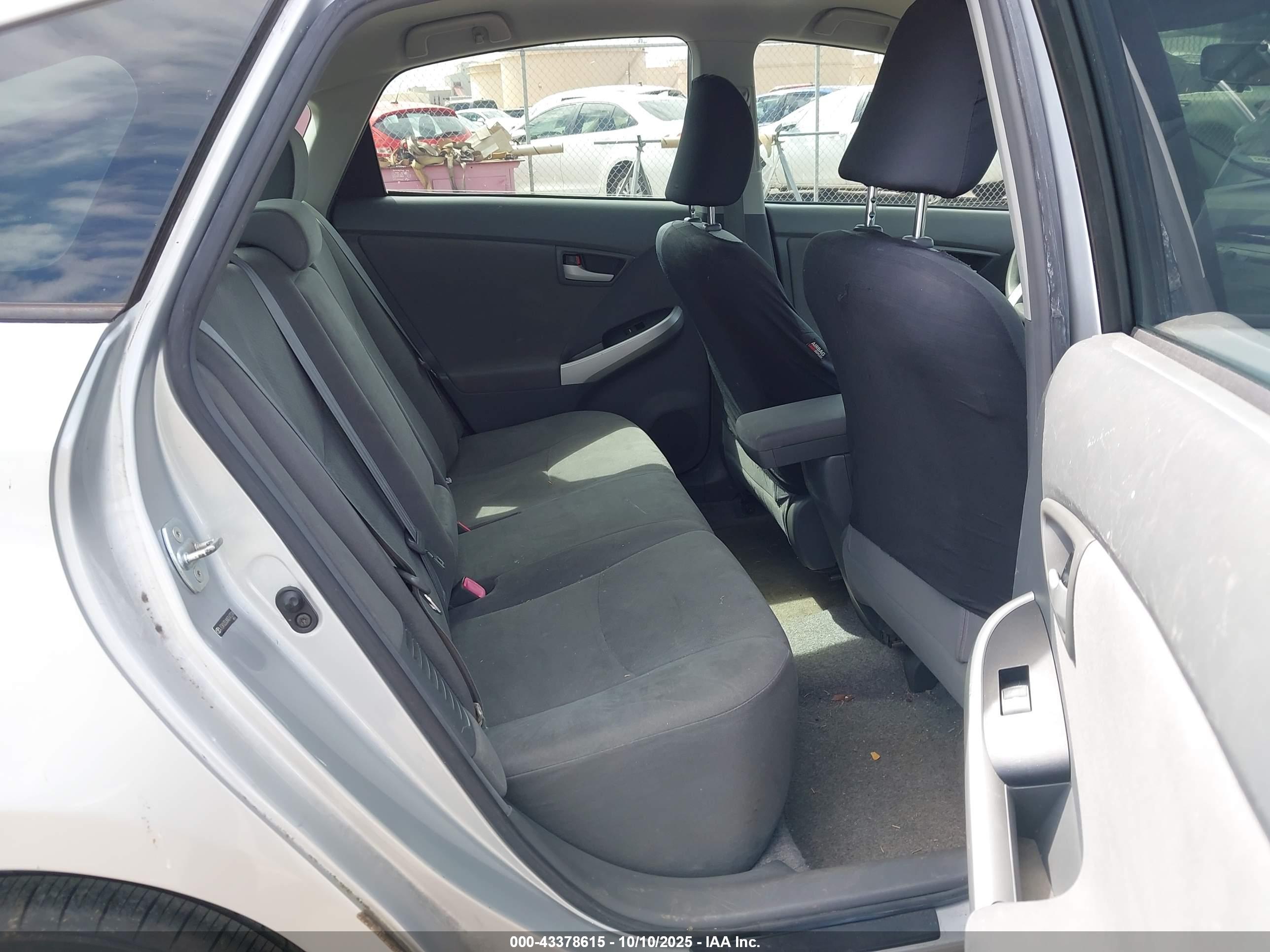 TOYOTA PRIUS image 8